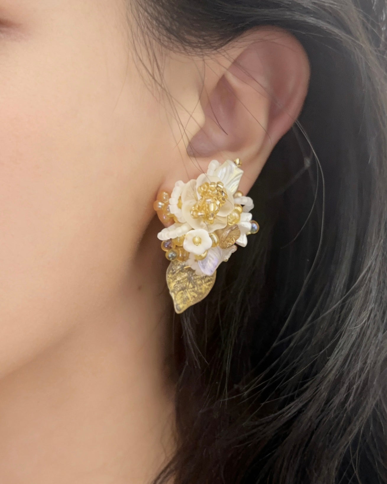 「Floral Cluster · In a leaf」Handmade Beaded Earrings