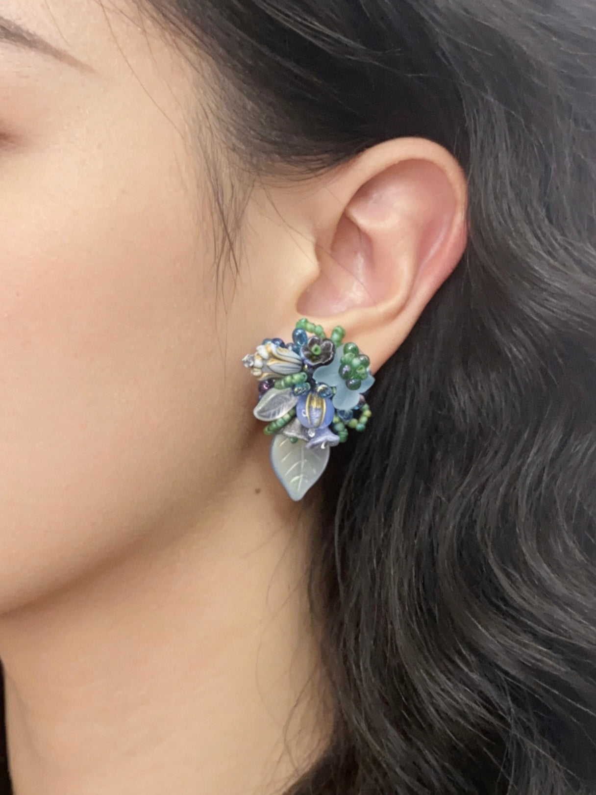 「Floral Cluster · In a leaf」Handmade Beaded Earrings