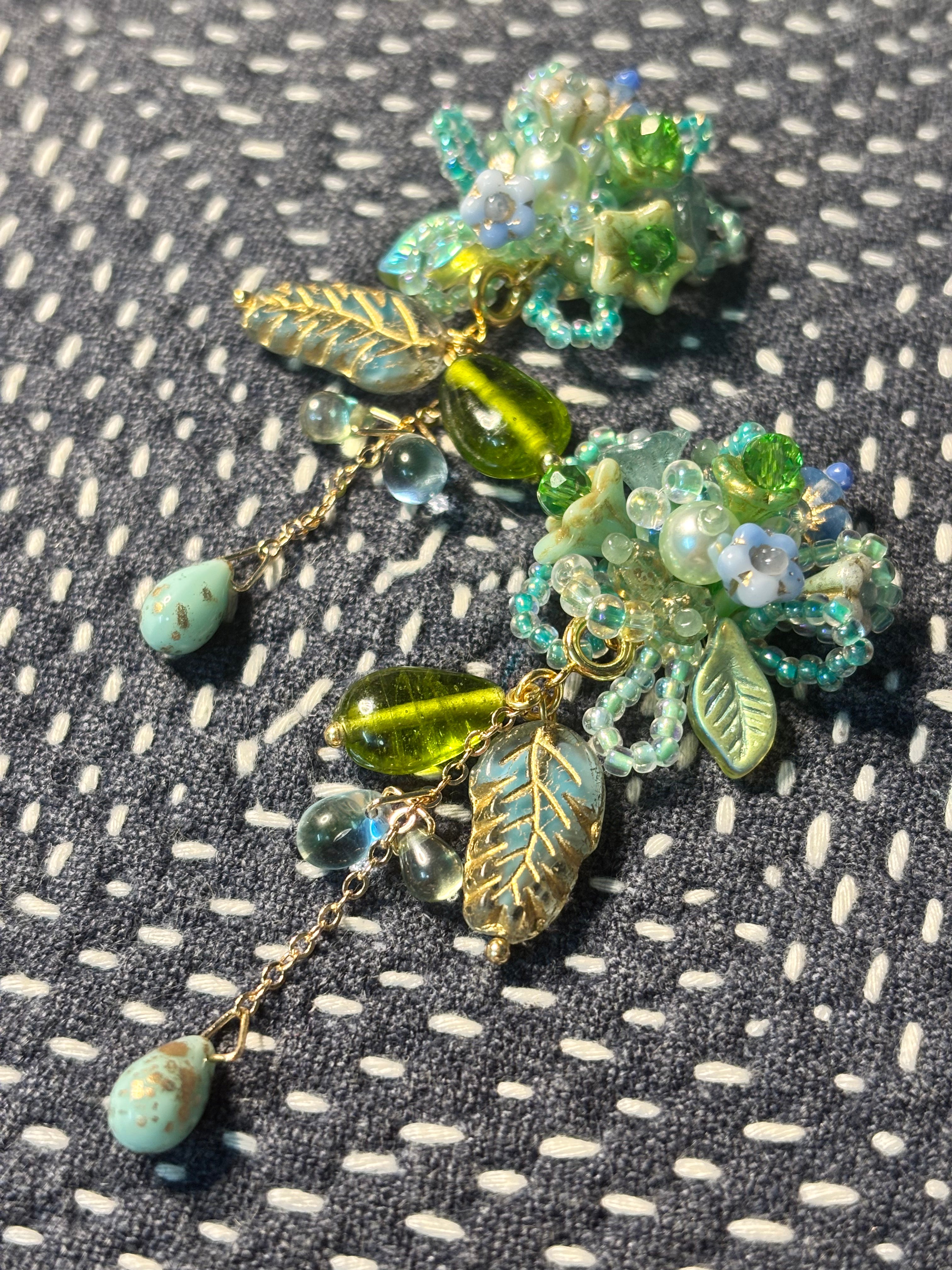 「Floral Cluster x Morning Dew」Handmade Beaded Flower Earrings Floral Stud Earrings