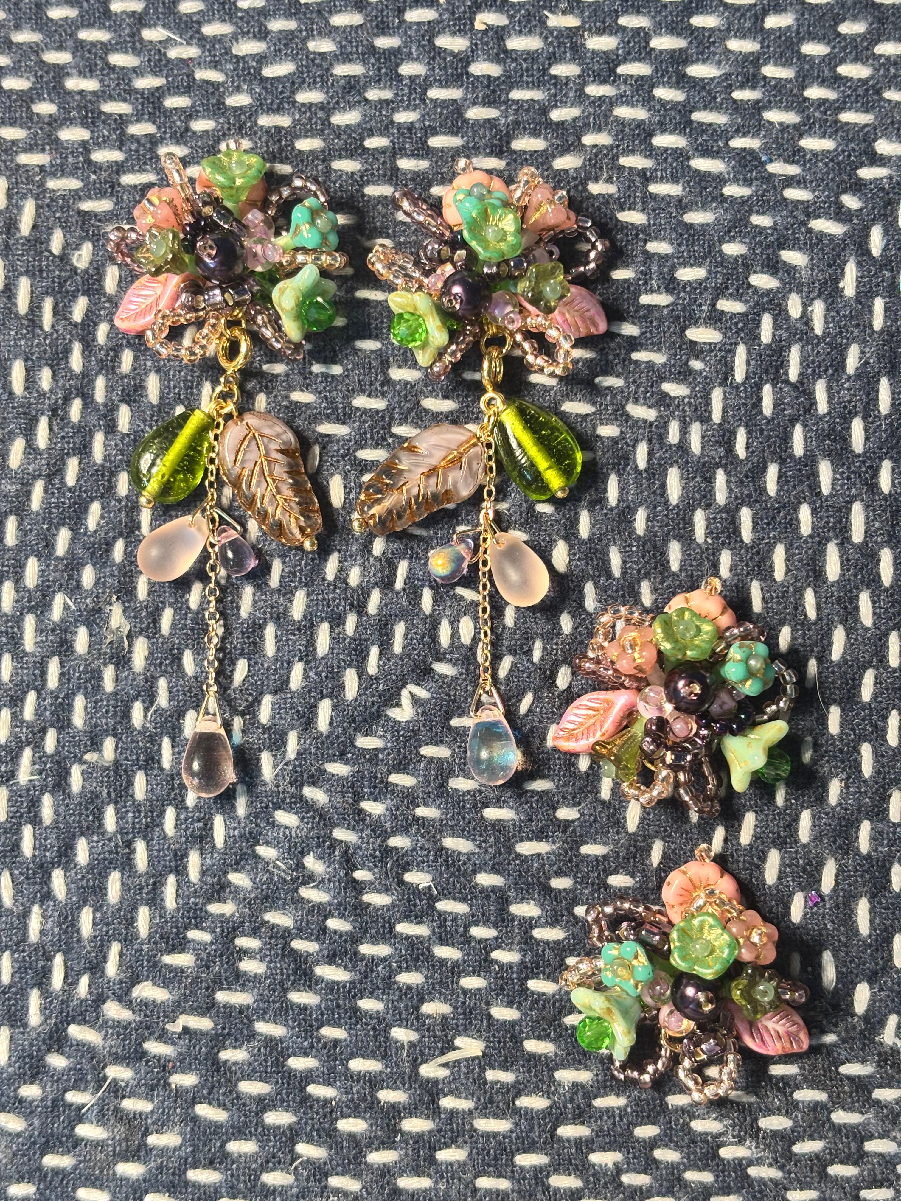 「Floral Cluster x Morning Dew」Handmade Beaded Flower Earrings Floral Stud Earrings