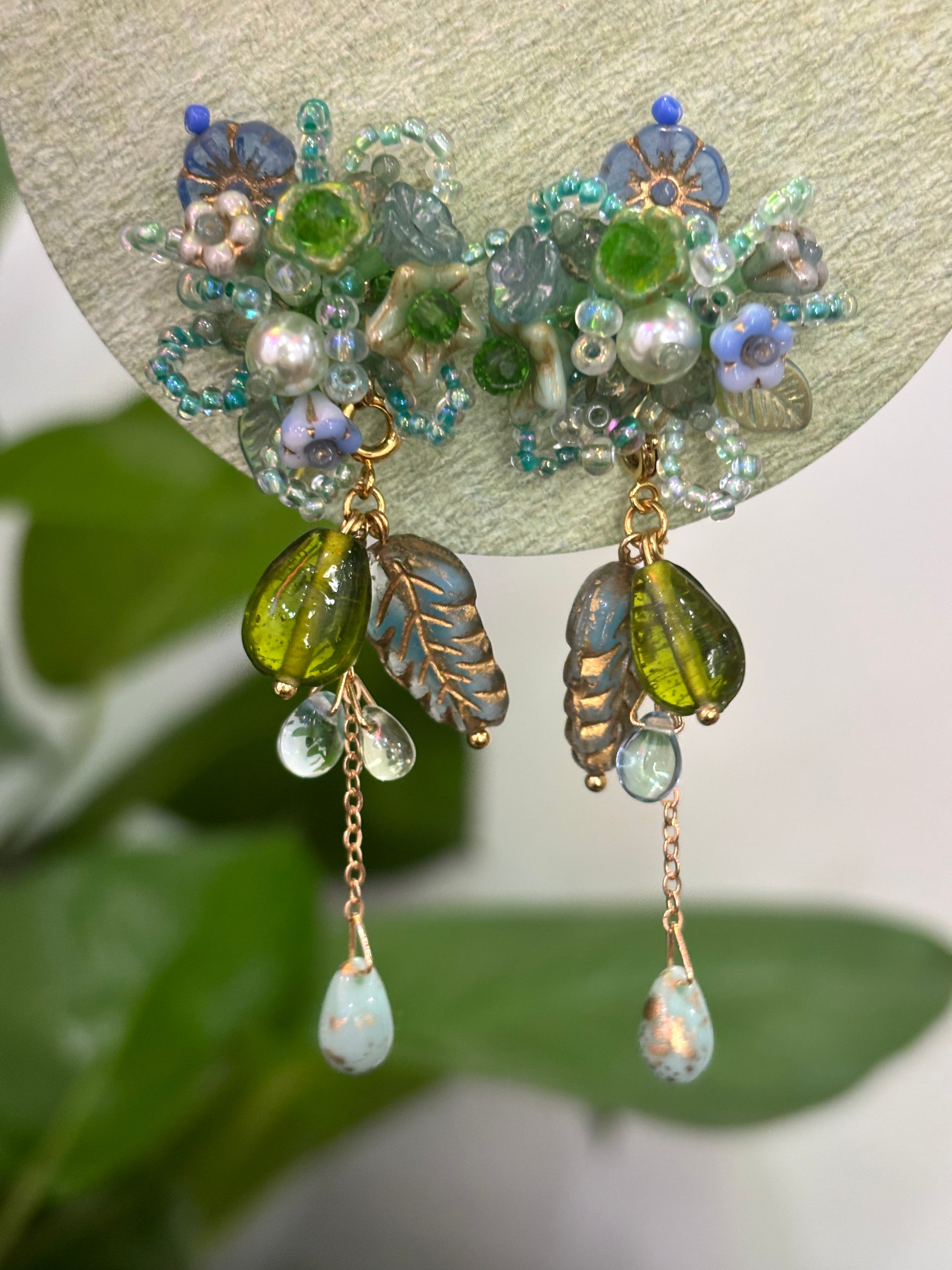 「Floral Cluster x Morning Dew」Handmade Beaded Flower Earrings Floral Stud Earrings