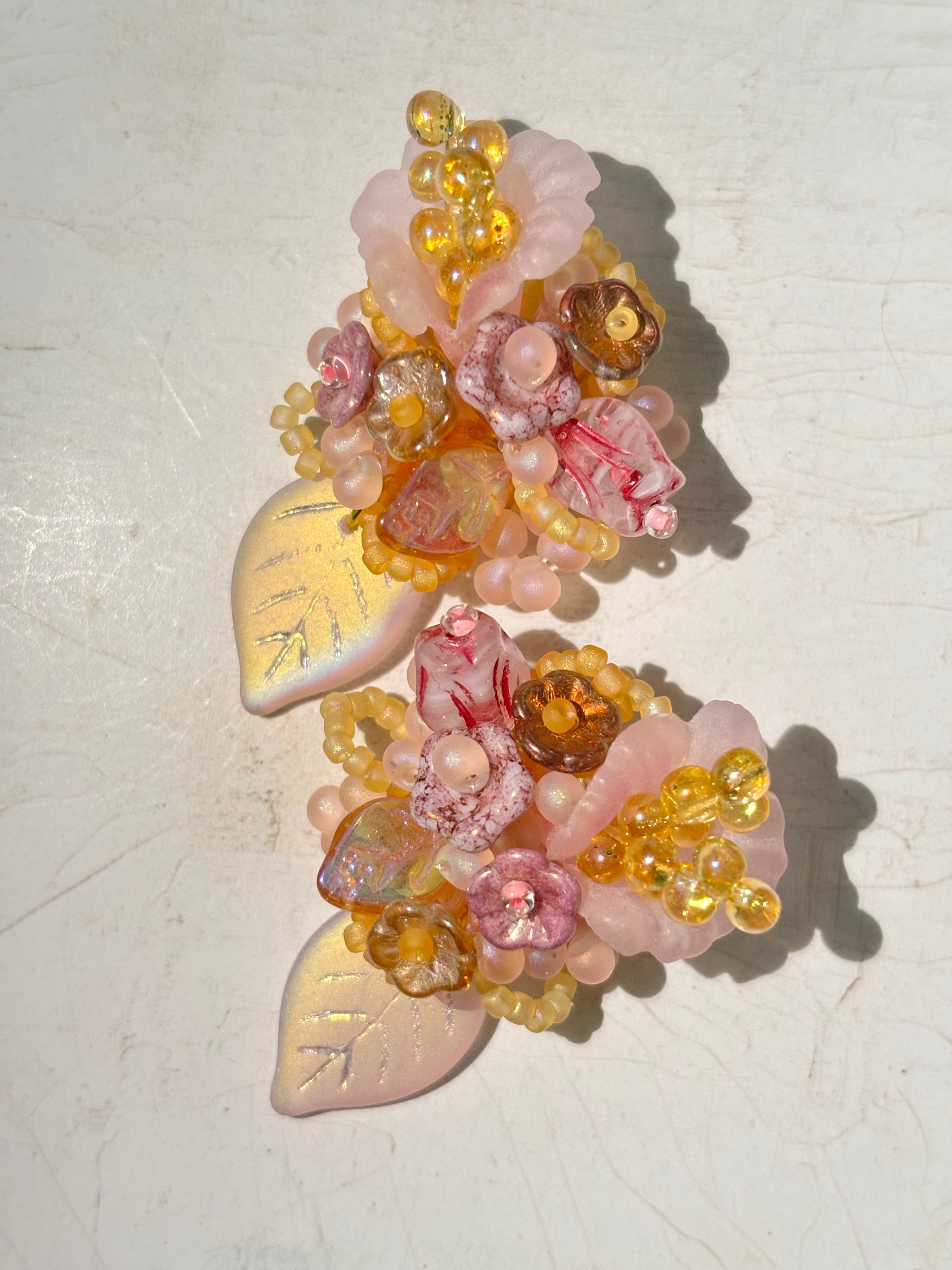 「Floral Cluster · In a leaf」Handmade Beaded Earrings