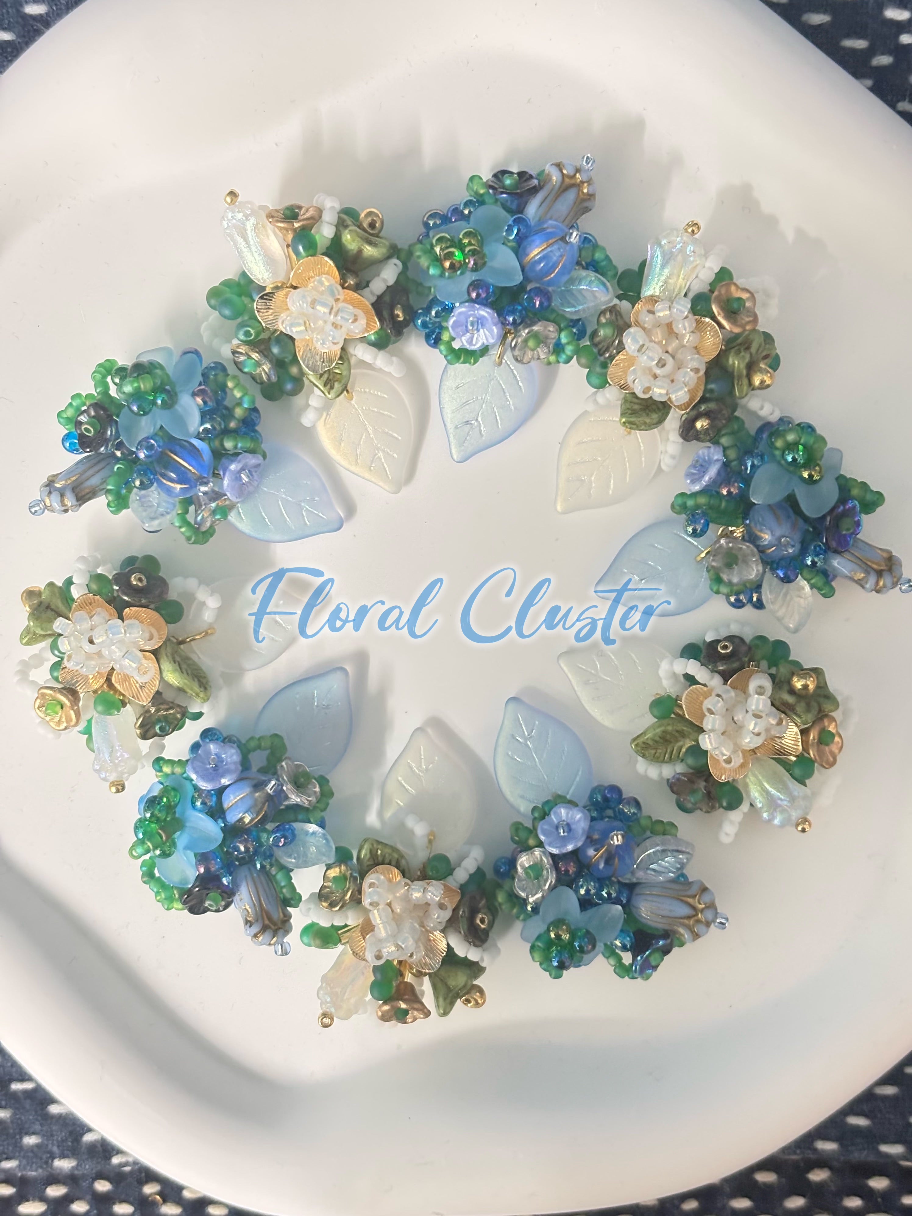 「Floral Cluster · In a leaf」Handmade Beaded Earrings