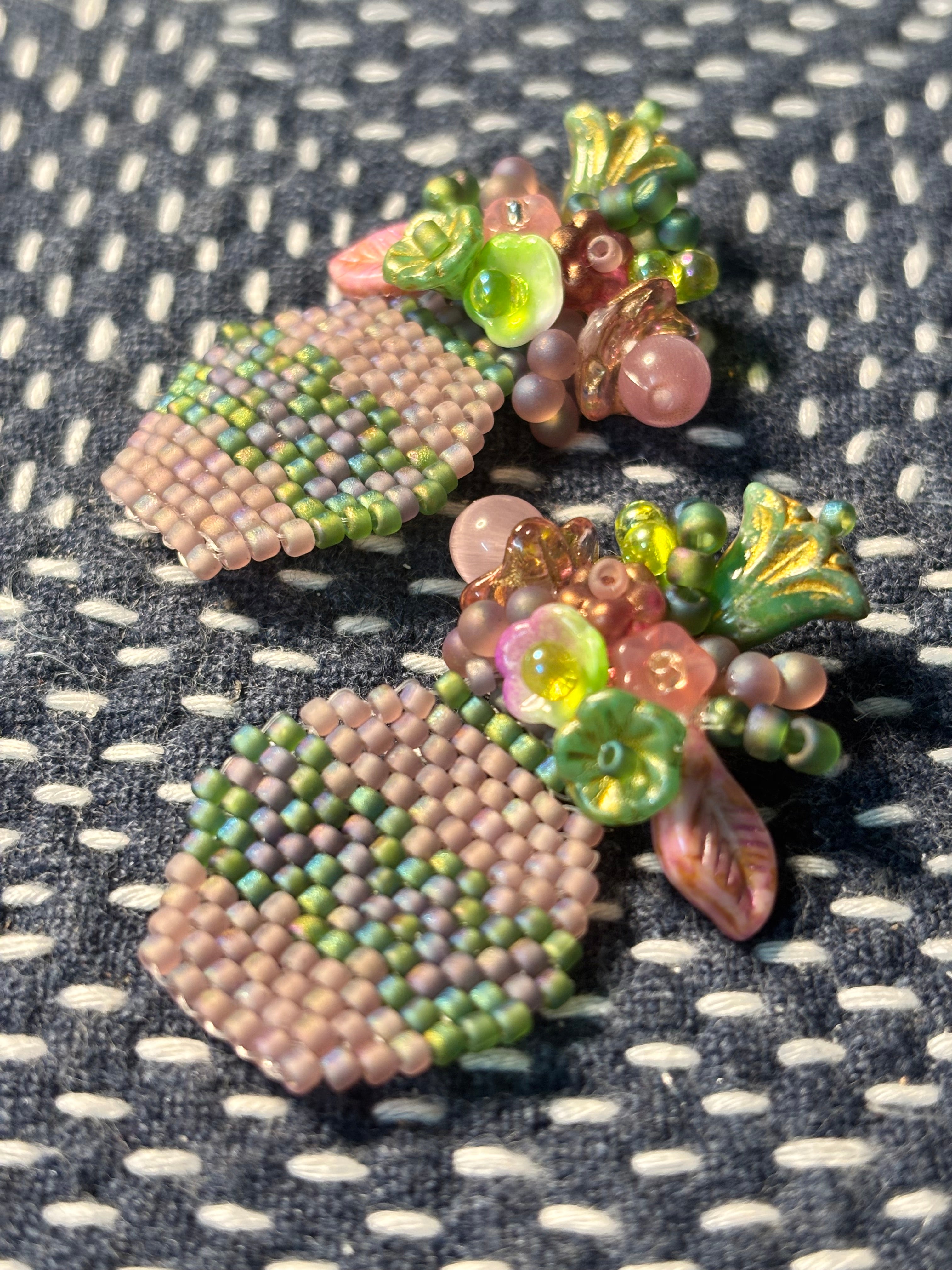 「Flat Vase」Handmade Beaded Floral Earrings