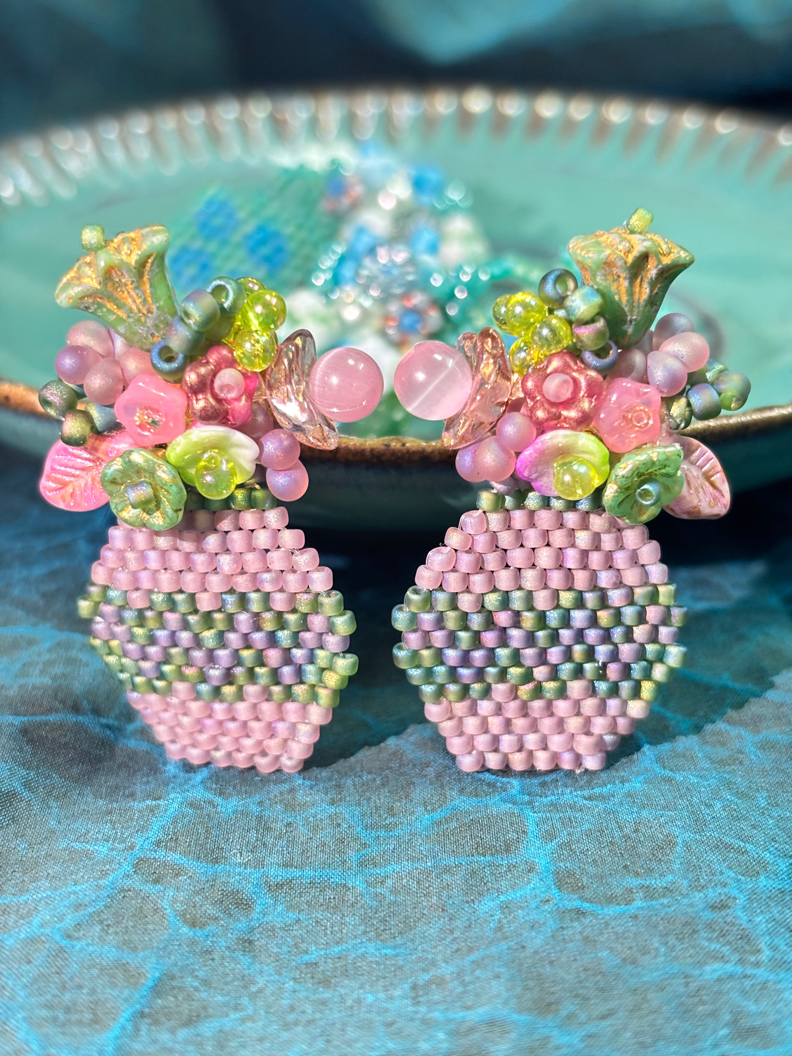 「Flat Vase」Handmade Beaded Floral Earrings