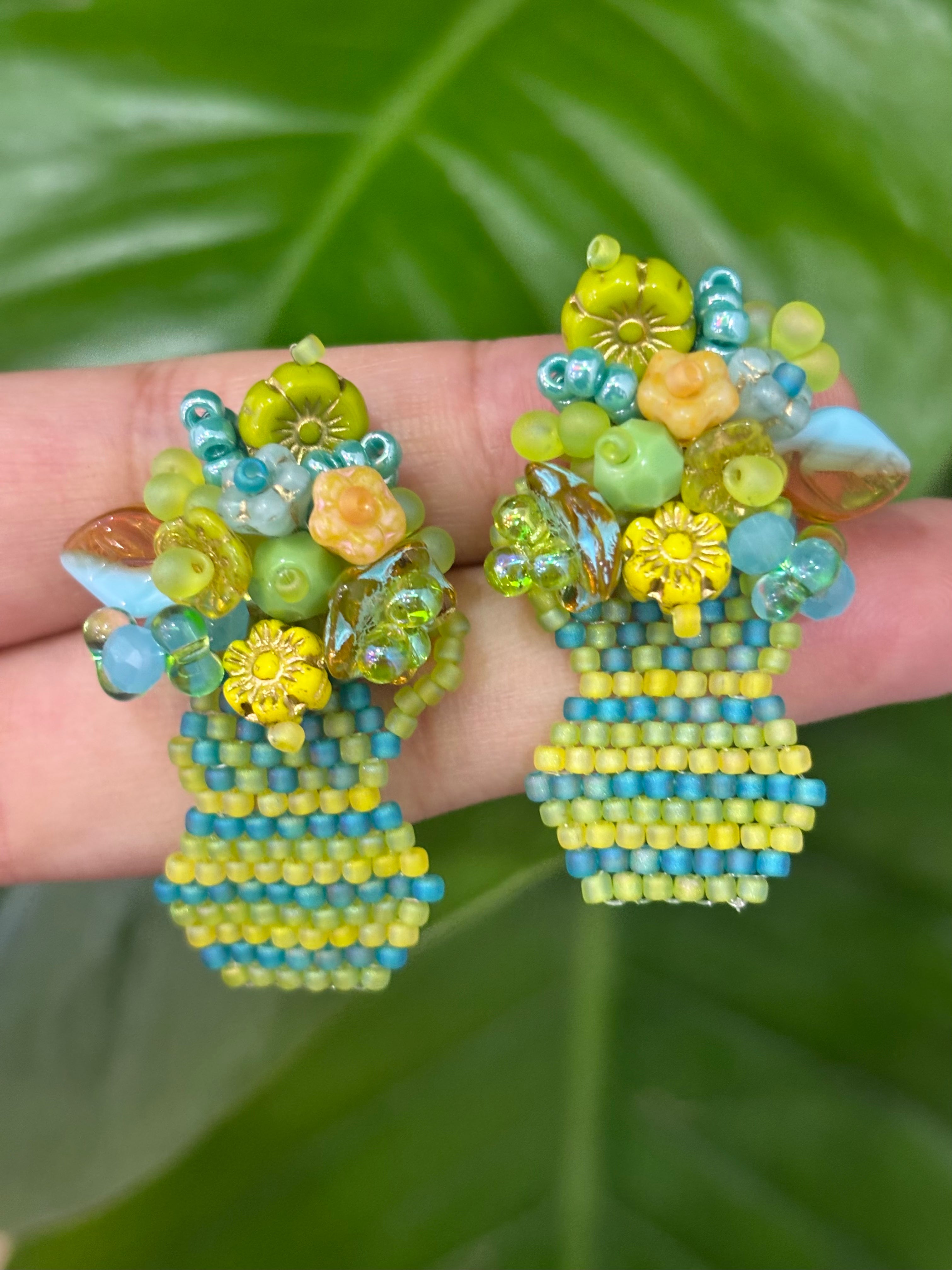 「Flat Vase」Handmade Floral Stud Earrings, Beaded Earrings for Vacations, Romantic Summer Looks