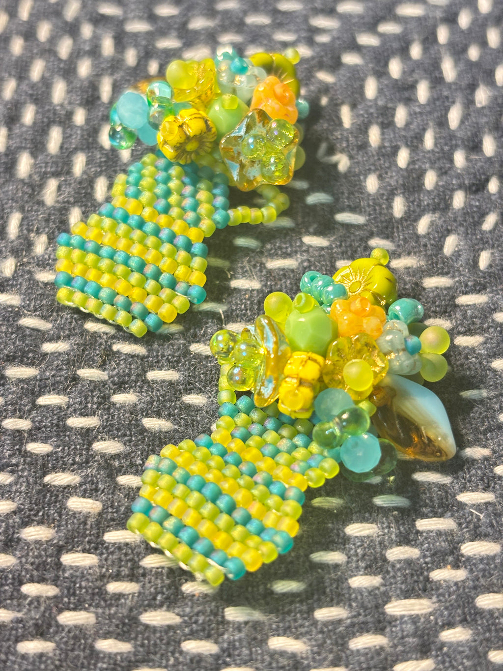 「Flat Vase」Handmade Floral Stud Earrings, Beaded Earrings for Vacations, Romantic Summer Looks