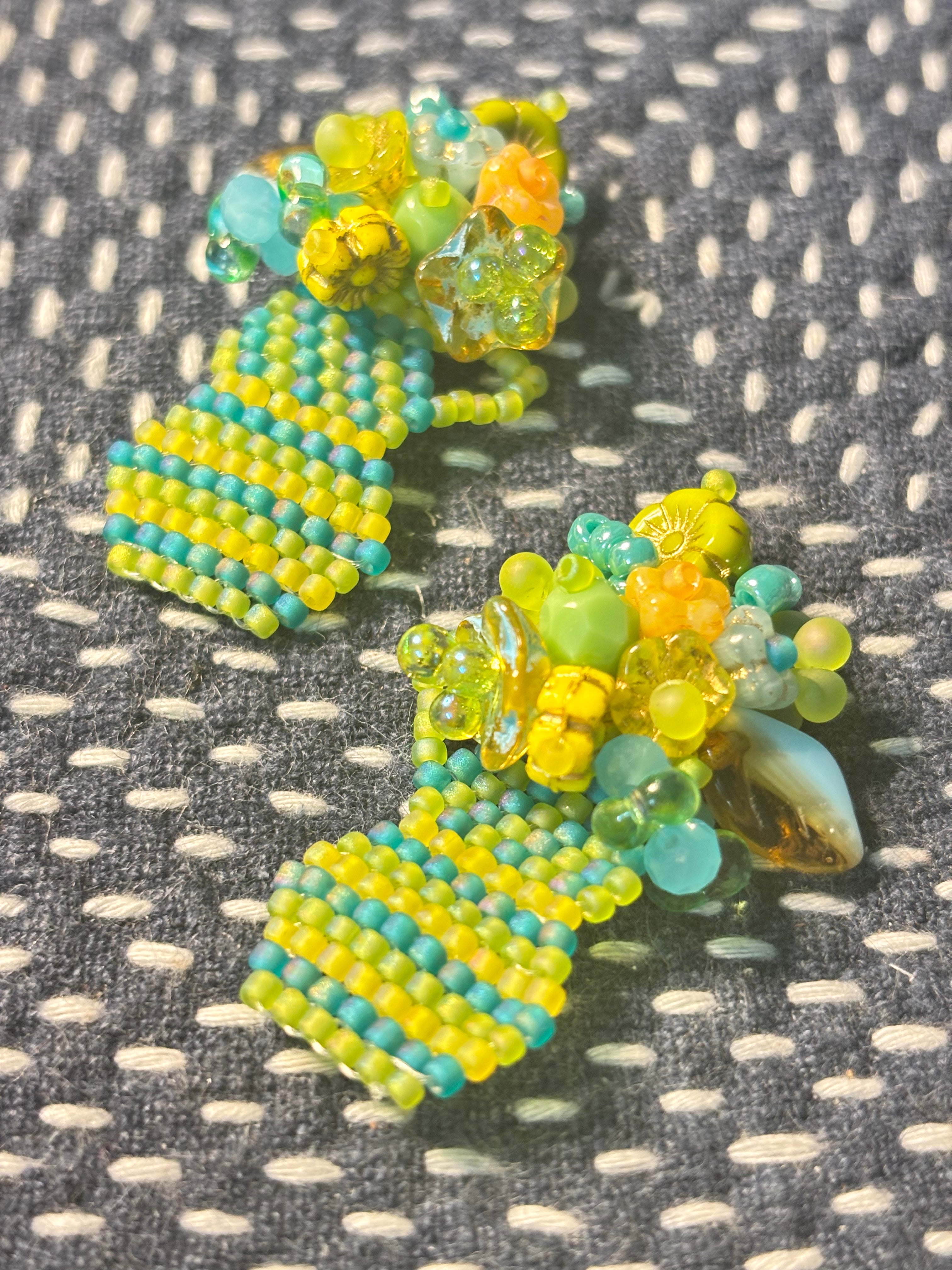 「Flat Vase」Handmade Floral Stud Earrings, Beaded Earrings for Vacations, Romantic Summer Looks