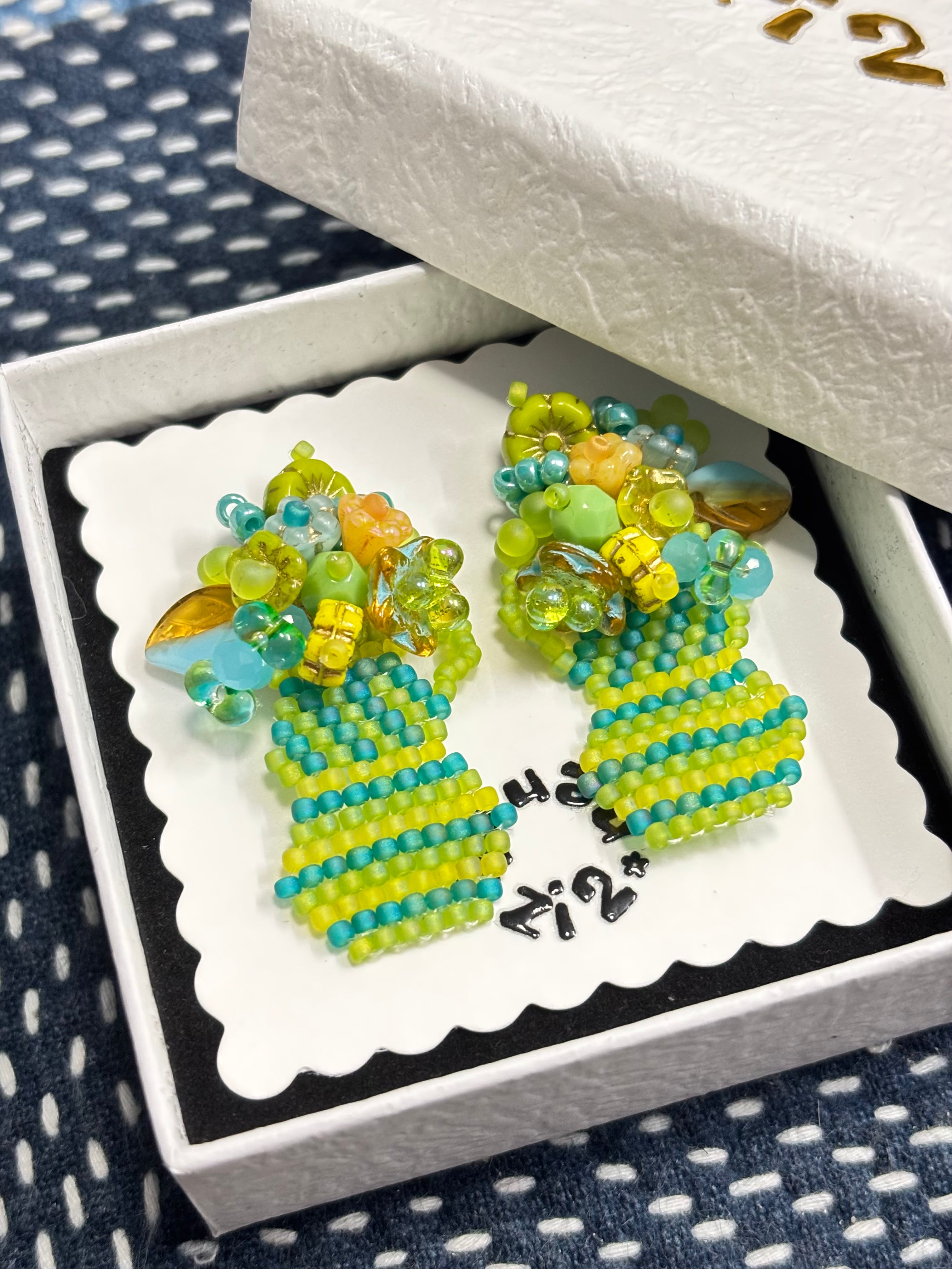 「Flat Vase」Handmade Floral Stud Earrings, Beaded Earrings for Vacations, Romantic Summer Looks