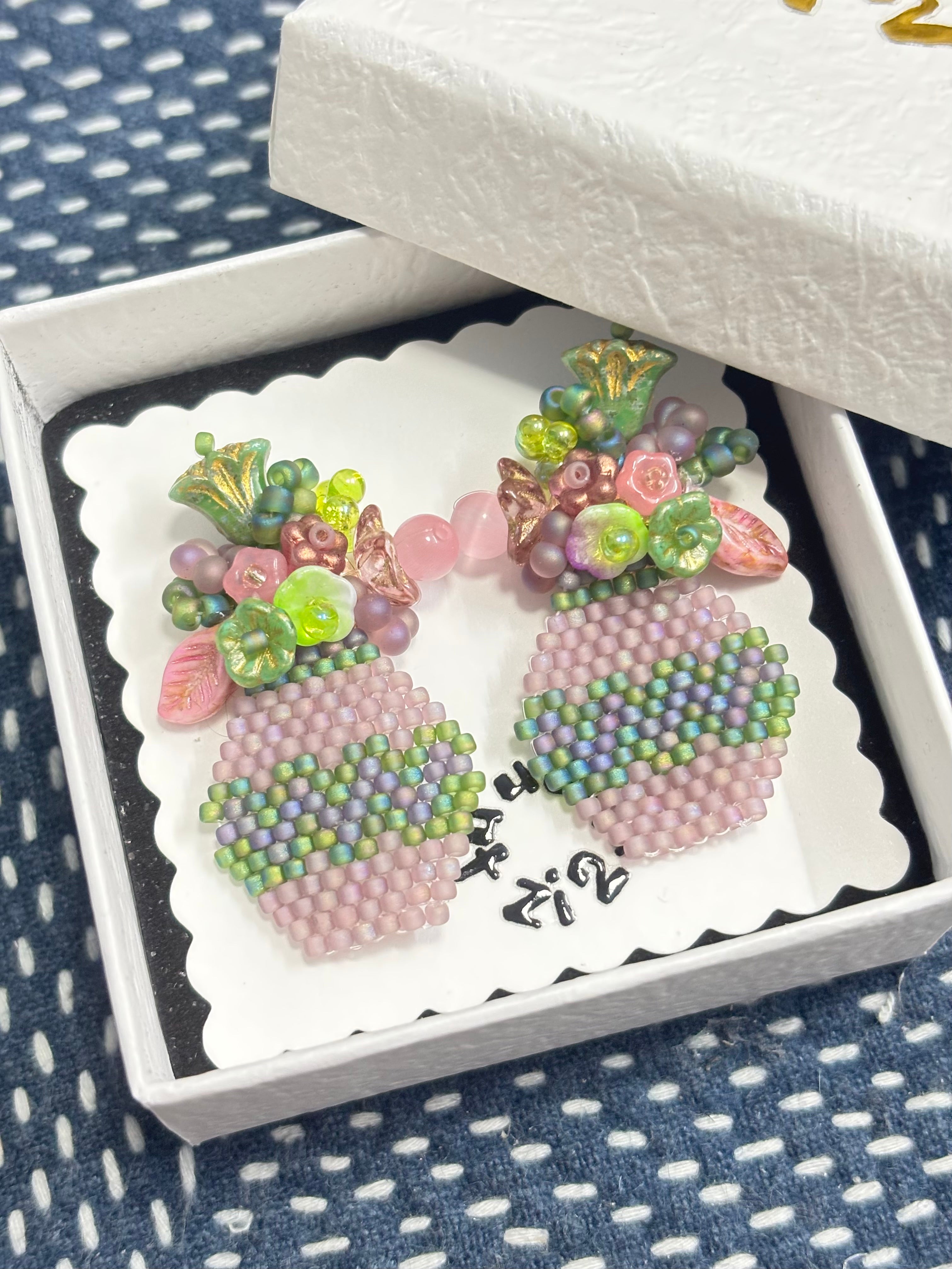 「Flat Vase」Handmade Beaded Floral Earrings