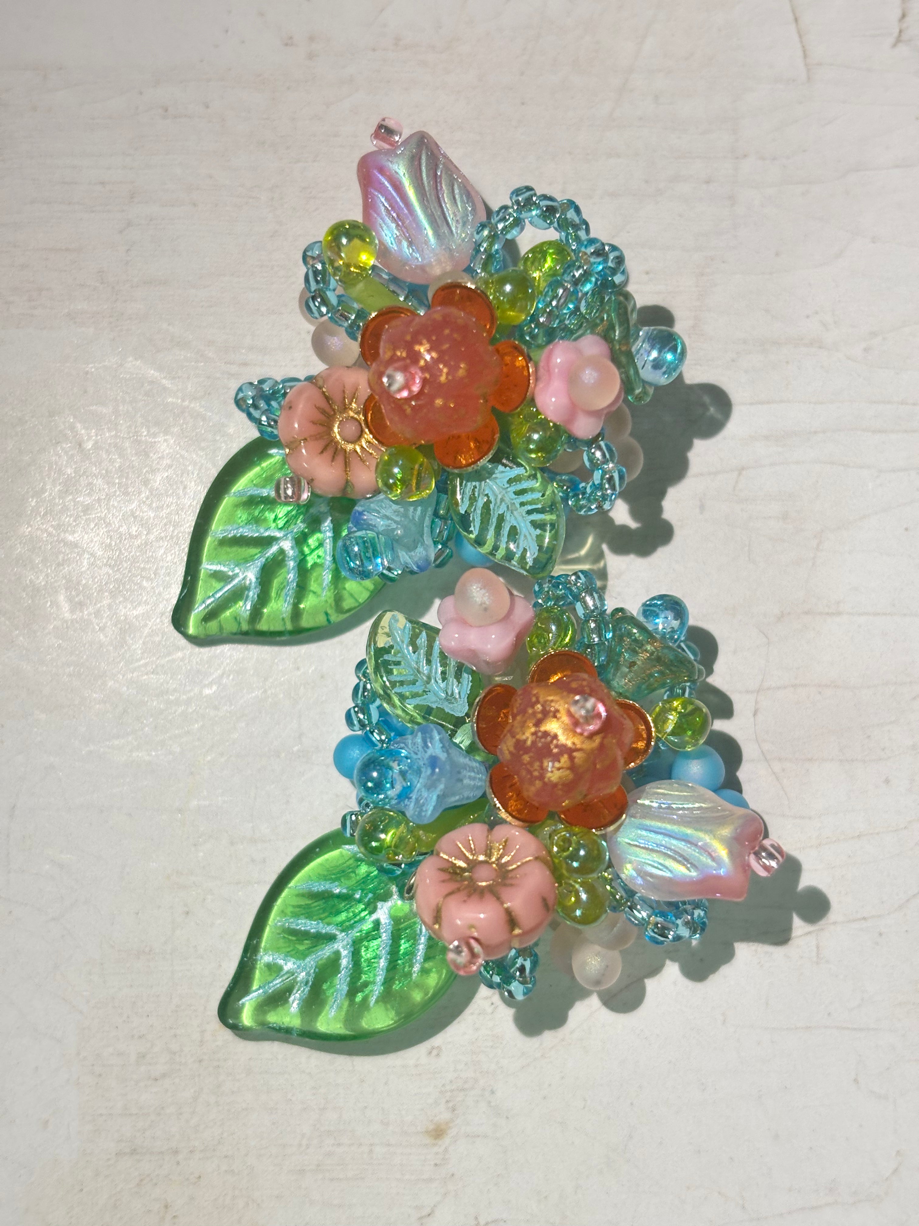 「Floral Cluster · In a leaf」Handmade Beaded Earrings
