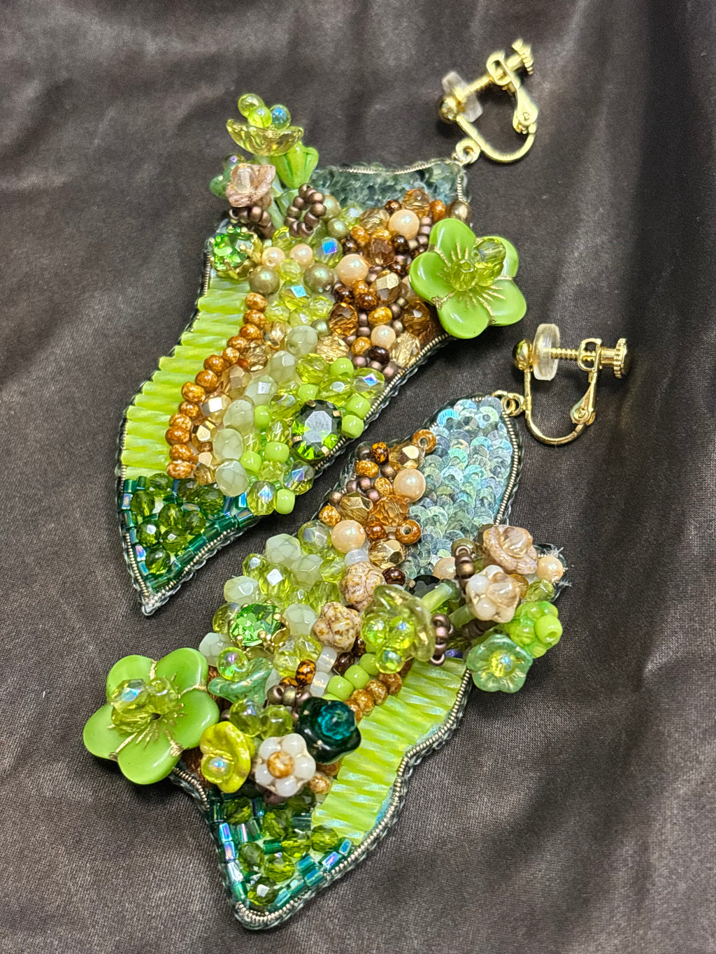 「Flower Bloom Island」Handmade Embroidered Earrings,Island-Shaped Beaded Earrings