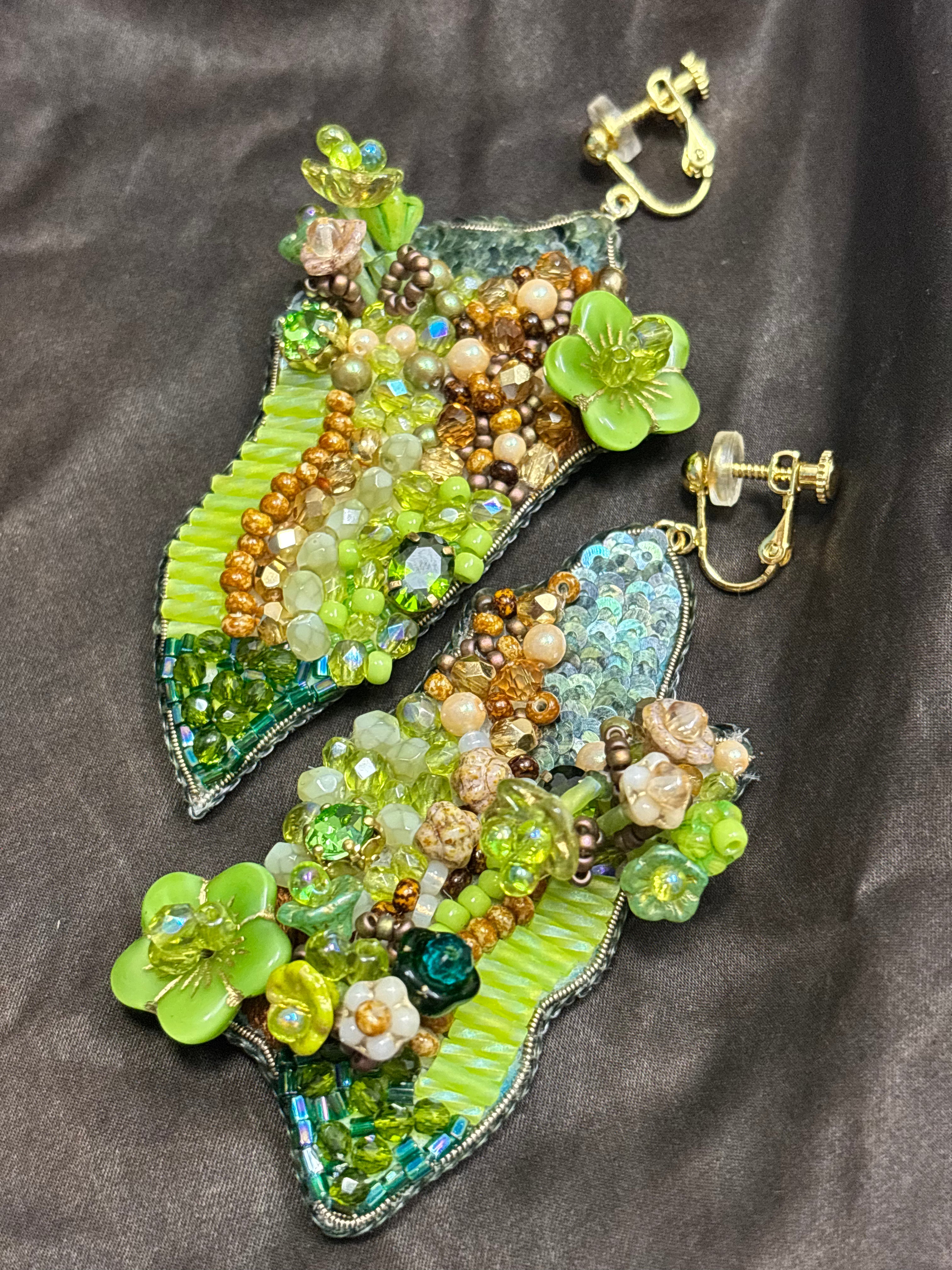 「Flower Bloom Island」Handmade Embroidered Earrings,Island-Shaped Beaded Earrings