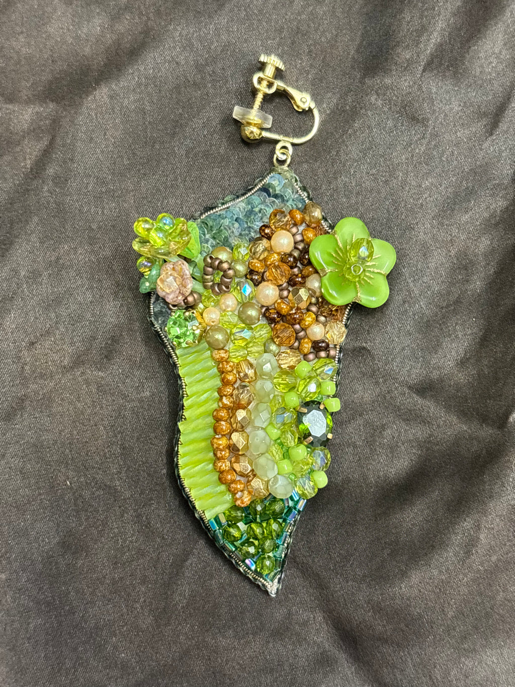 「Flower Bloom Island」Handmade Embroidered Earrings,Island-Shaped Beaded Earrings