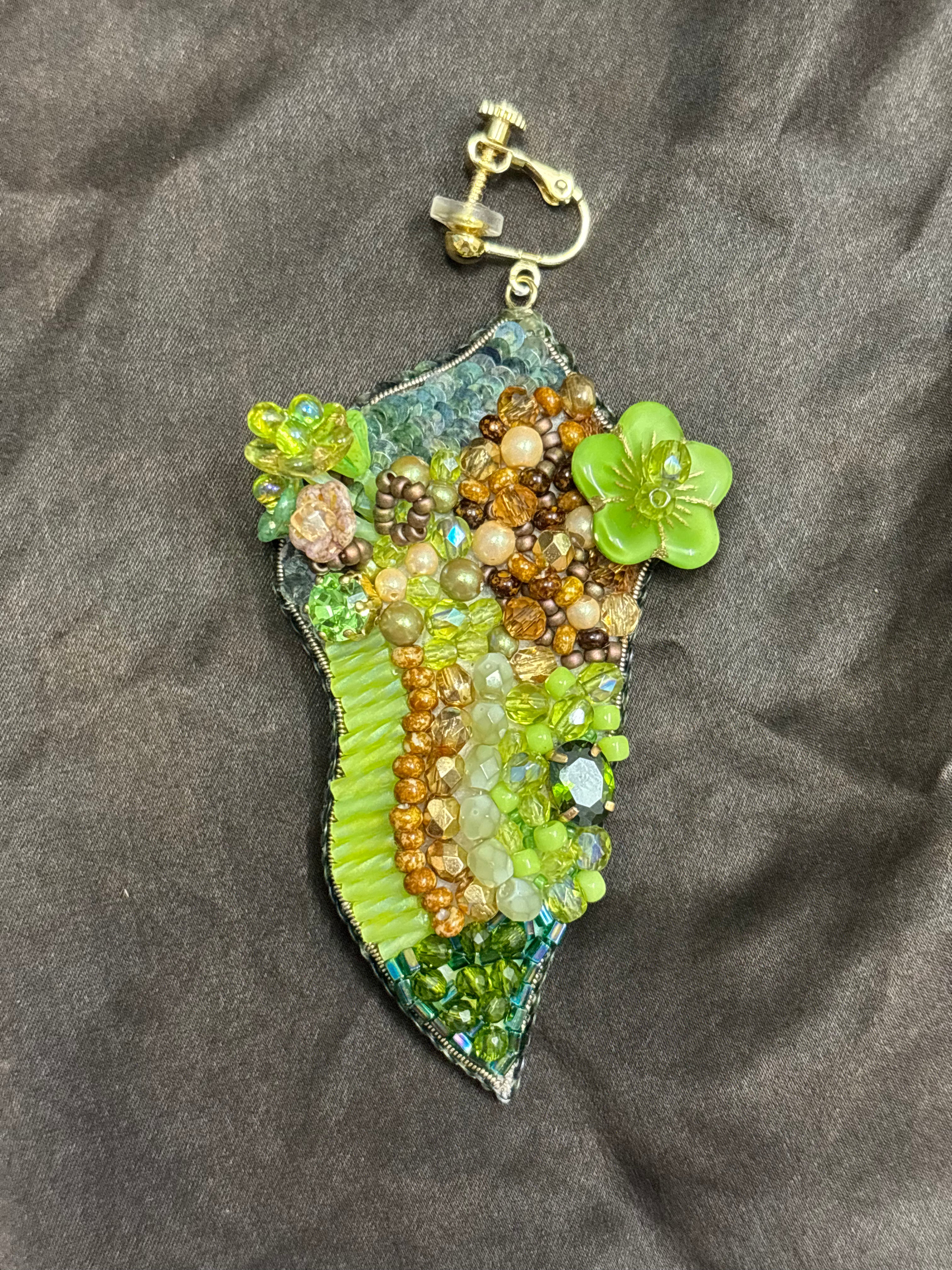 「Flower Bloom Island」Handmade Embroidered Earrings,Island-Shaped Beaded Earrings