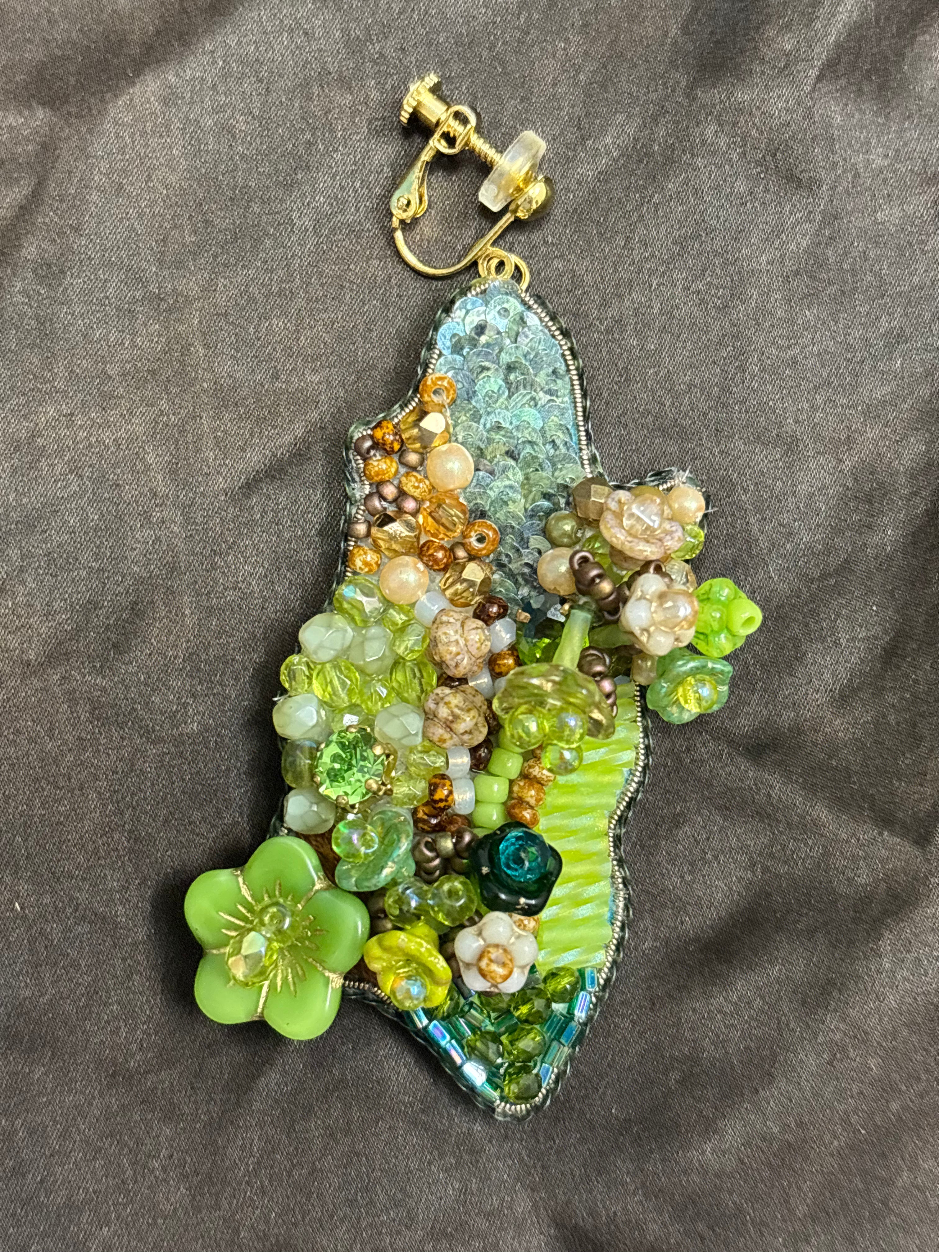 「Flower Bloom Island」Handmade Embroidered Earrings,Island-Shaped Beaded Earrings