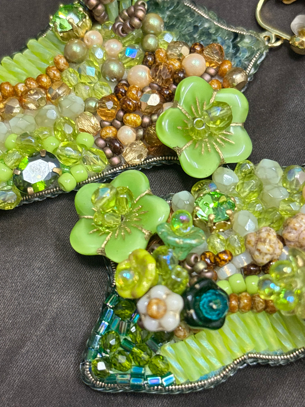 「Flower Bloom Island」Handmade Embroidered Earrings,Island-Shaped Beaded Earrings