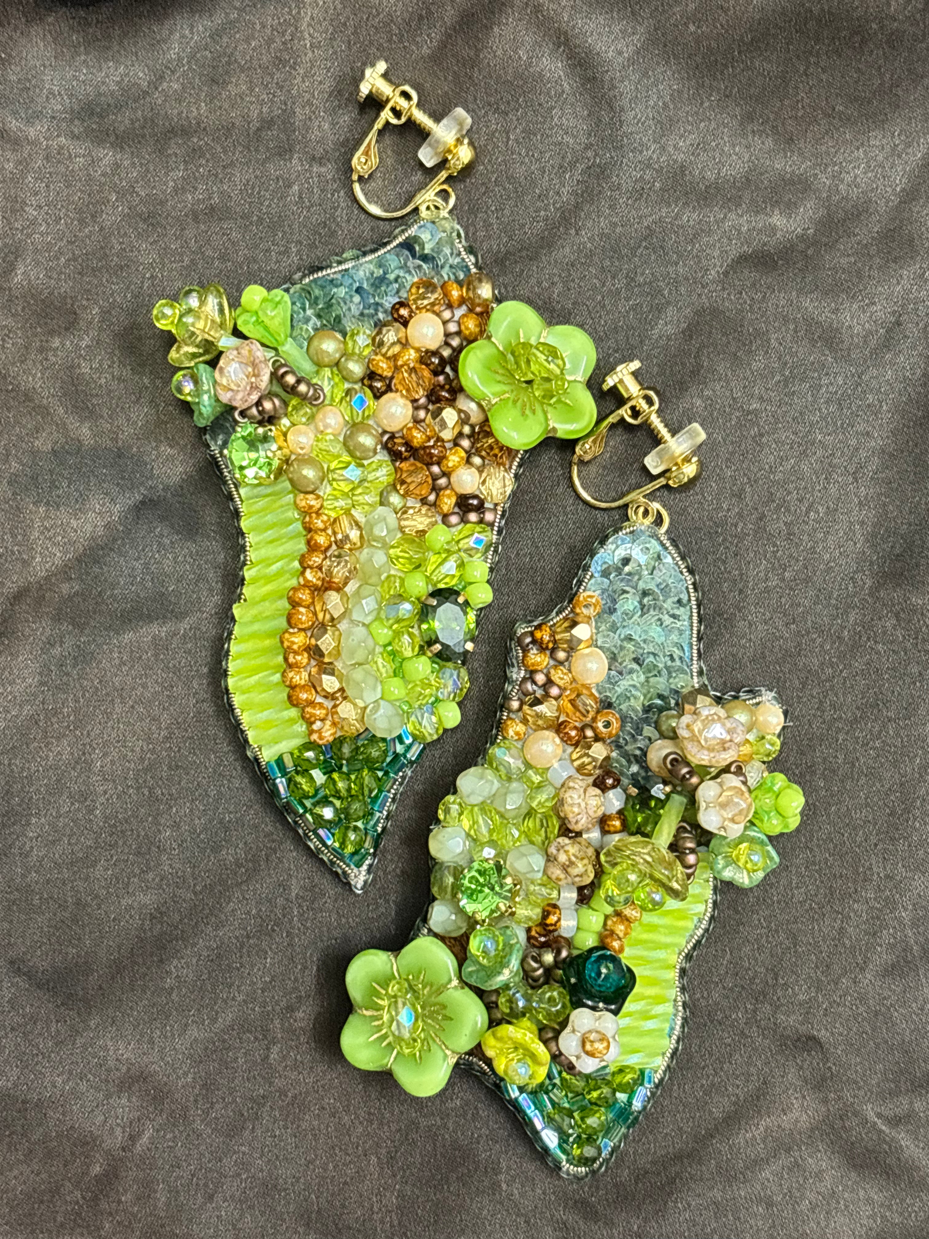 「Flower Bloom Island」Handmade Embroidered Earrings,Island-Shaped Beaded Earrings