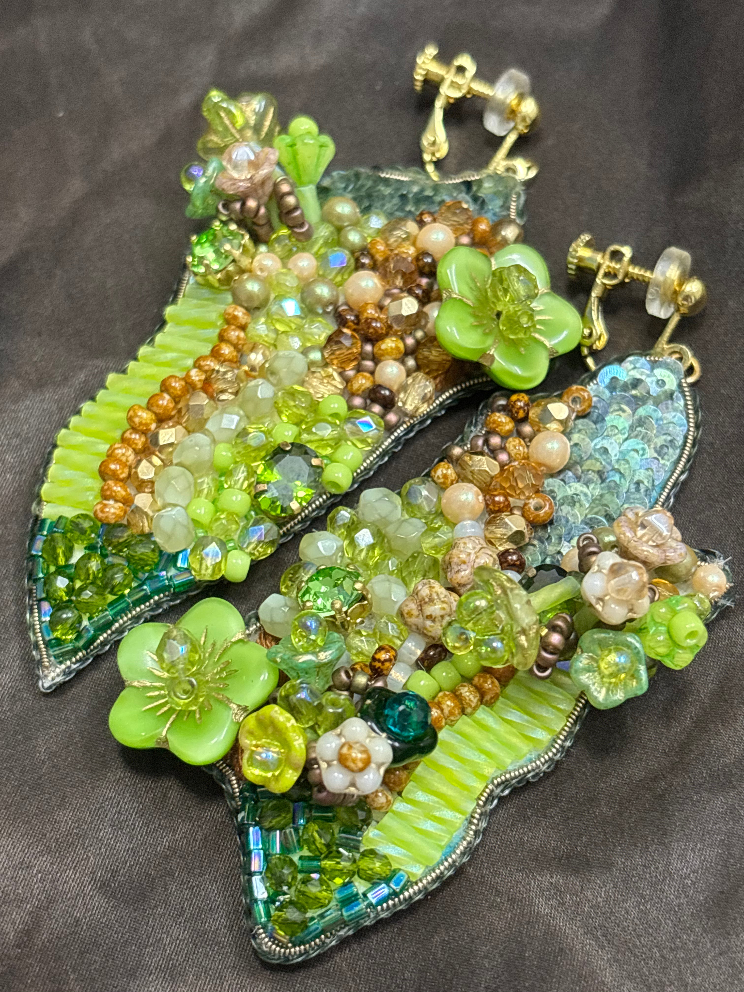 「Flower Bloom Island」Handmade Embroidered Earrings,Island-Shaped Beaded Earrings