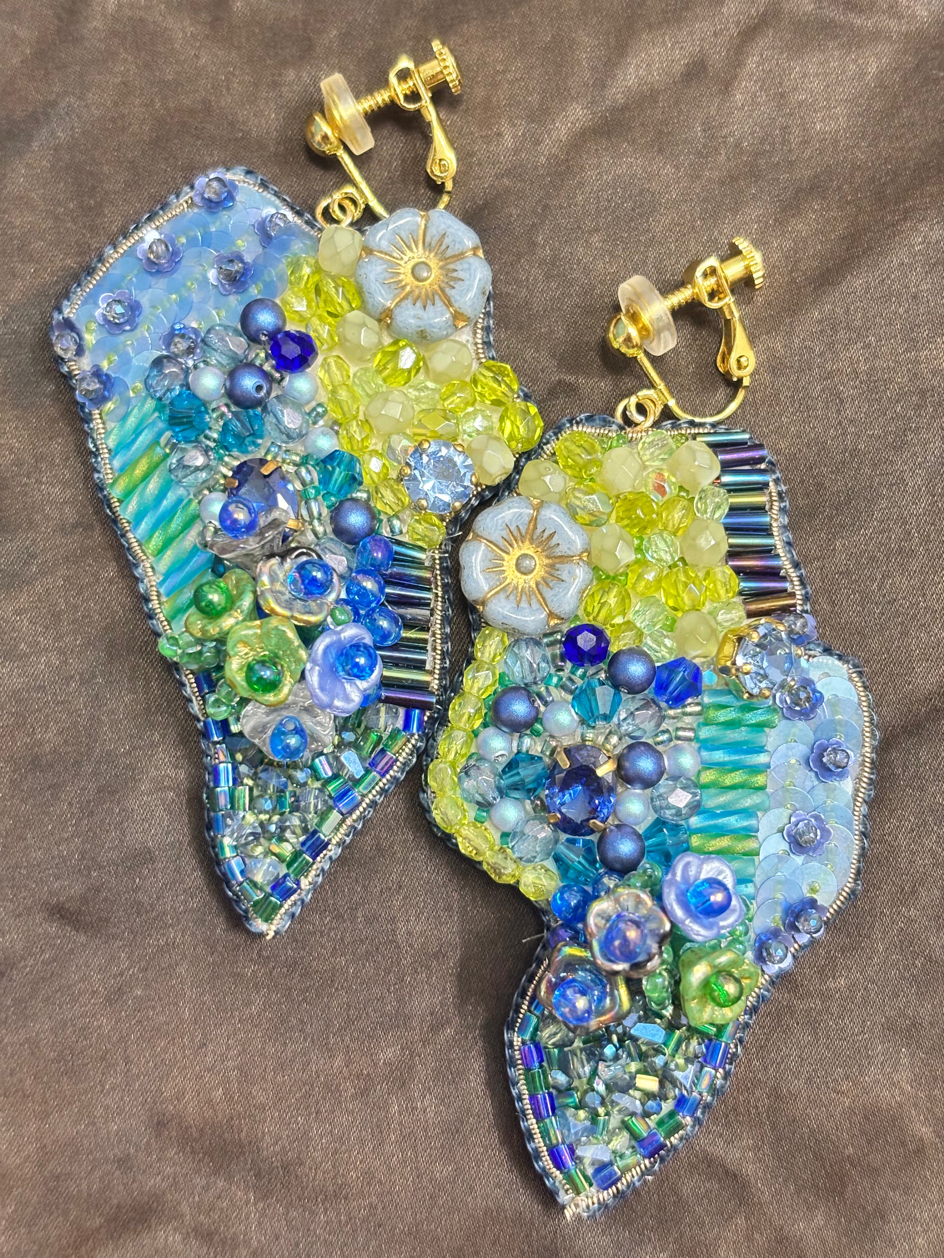 「Flower Bloom Island」Handmade Embroidered Earrings,Island-Shaped Beaded Earrings
