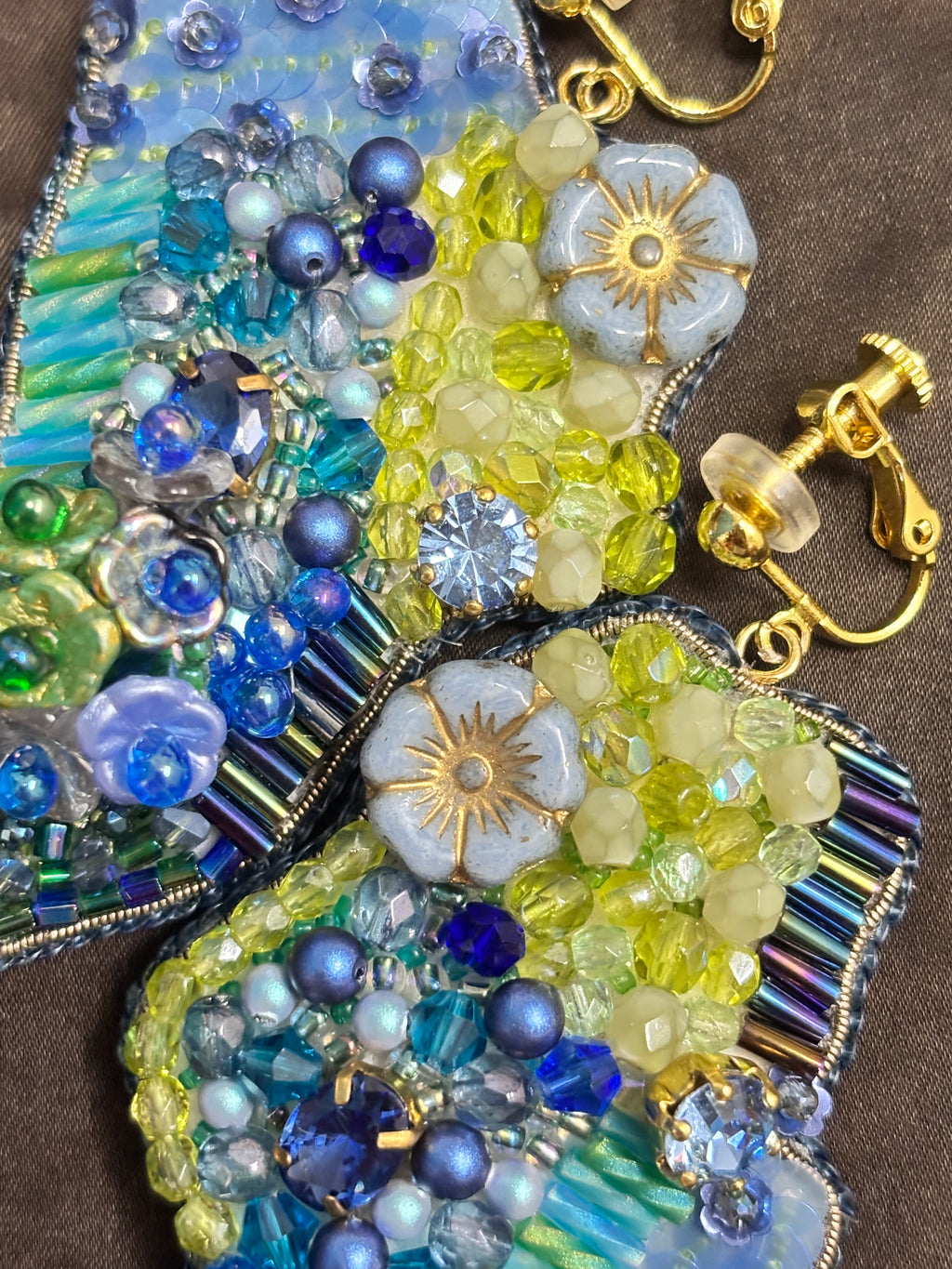 「Flower Bloom Island」Handmade Embroidered Earrings,Island-Shaped Beaded Earrings