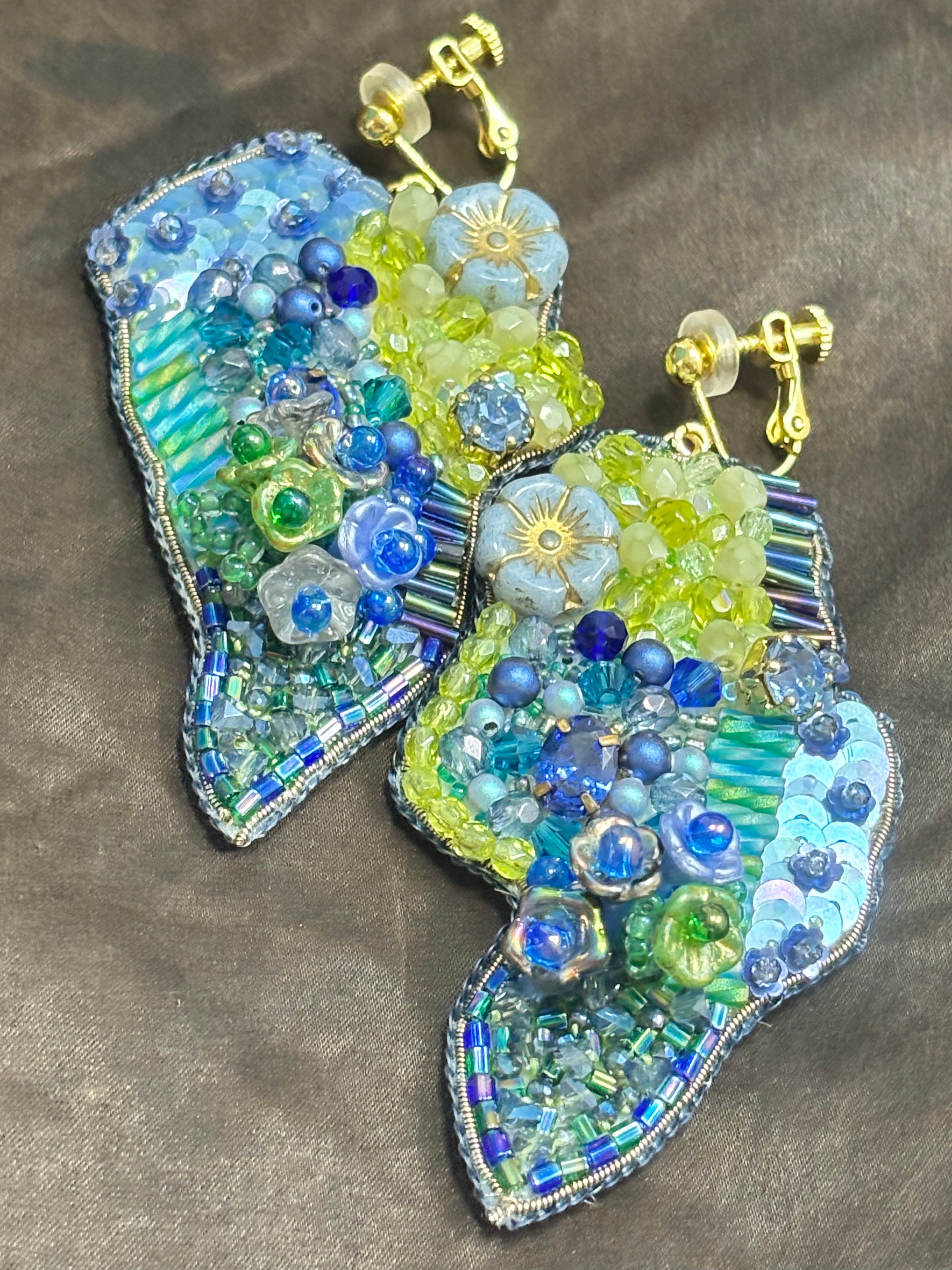「Flower Bloom Island」Handmade Embroidered Earrings,Island-Shaped Beaded Earrings