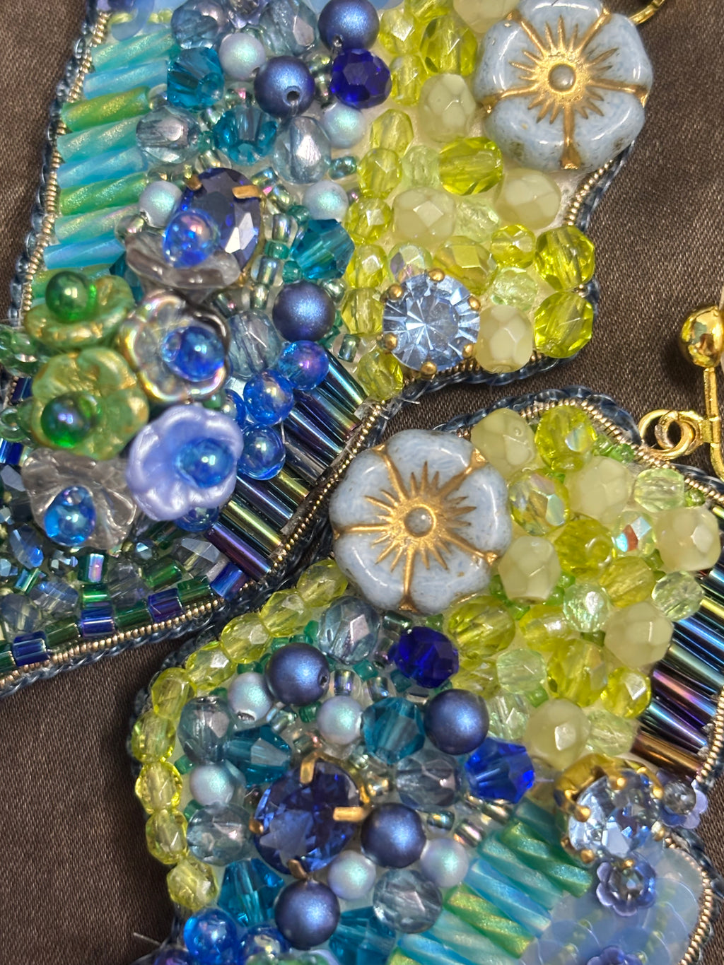 「Flower Bloom Island」Handmade Embroidered Earrings,Island-Shaped Beaded Earrings
