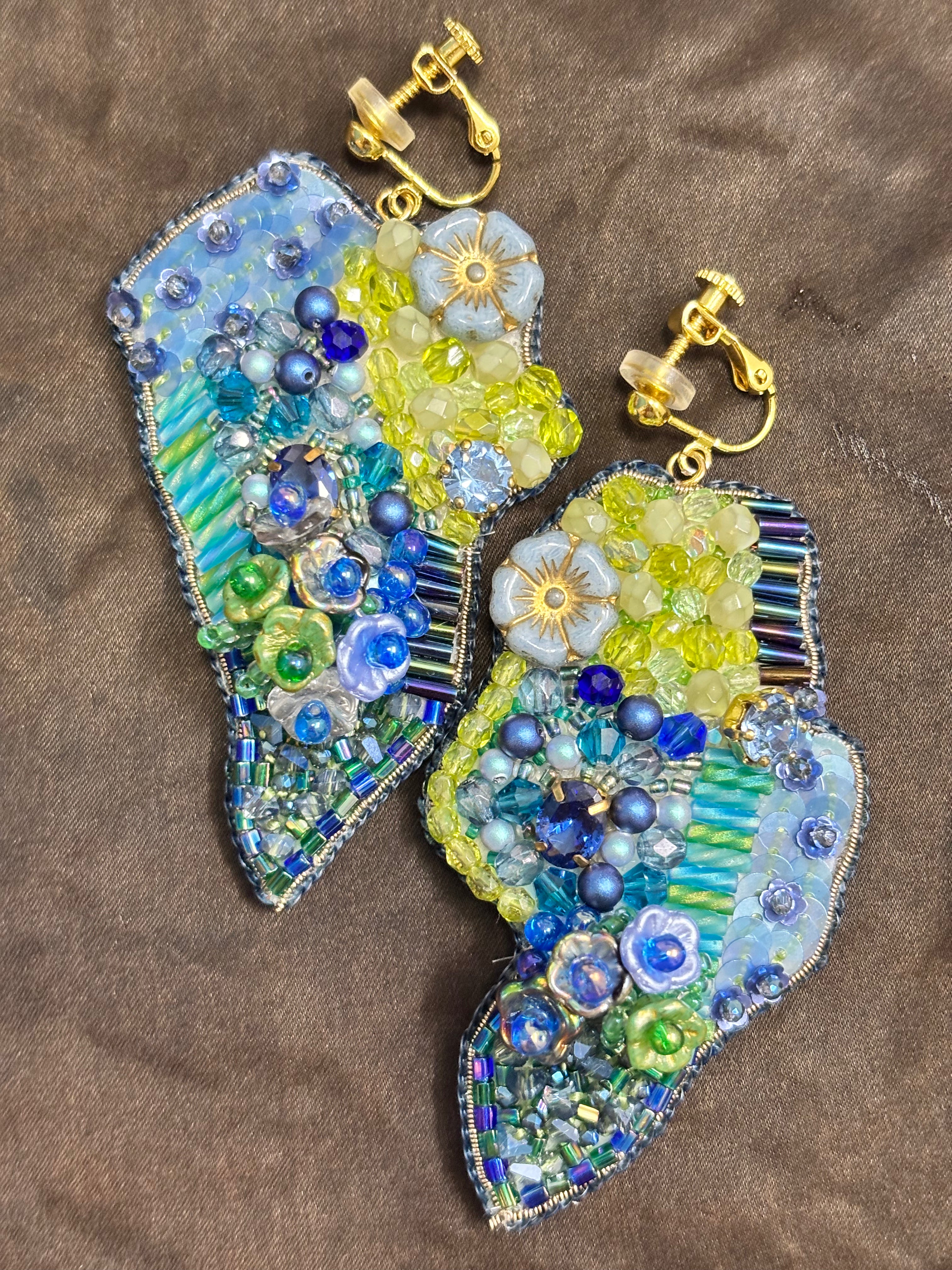 「Flower Bloom Island」Handmade Embroidered Earrings,Island-Shaped Beaded Earrings