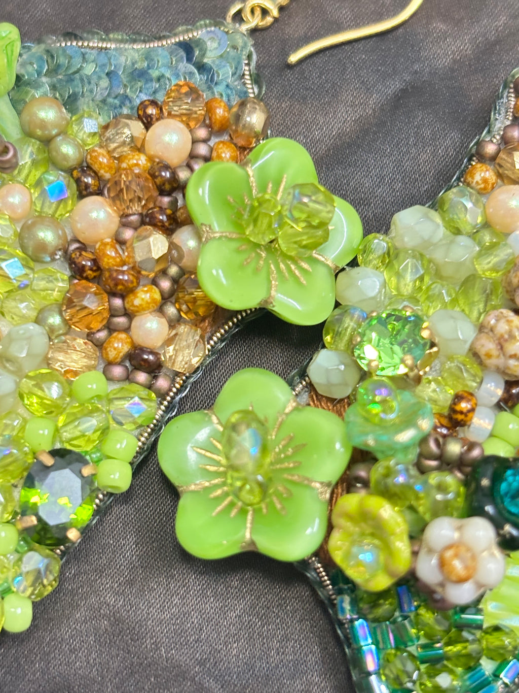 「Flower Bloom Island」Handmade Embroidered Earrings,Island-Shaped Beaded Earrings