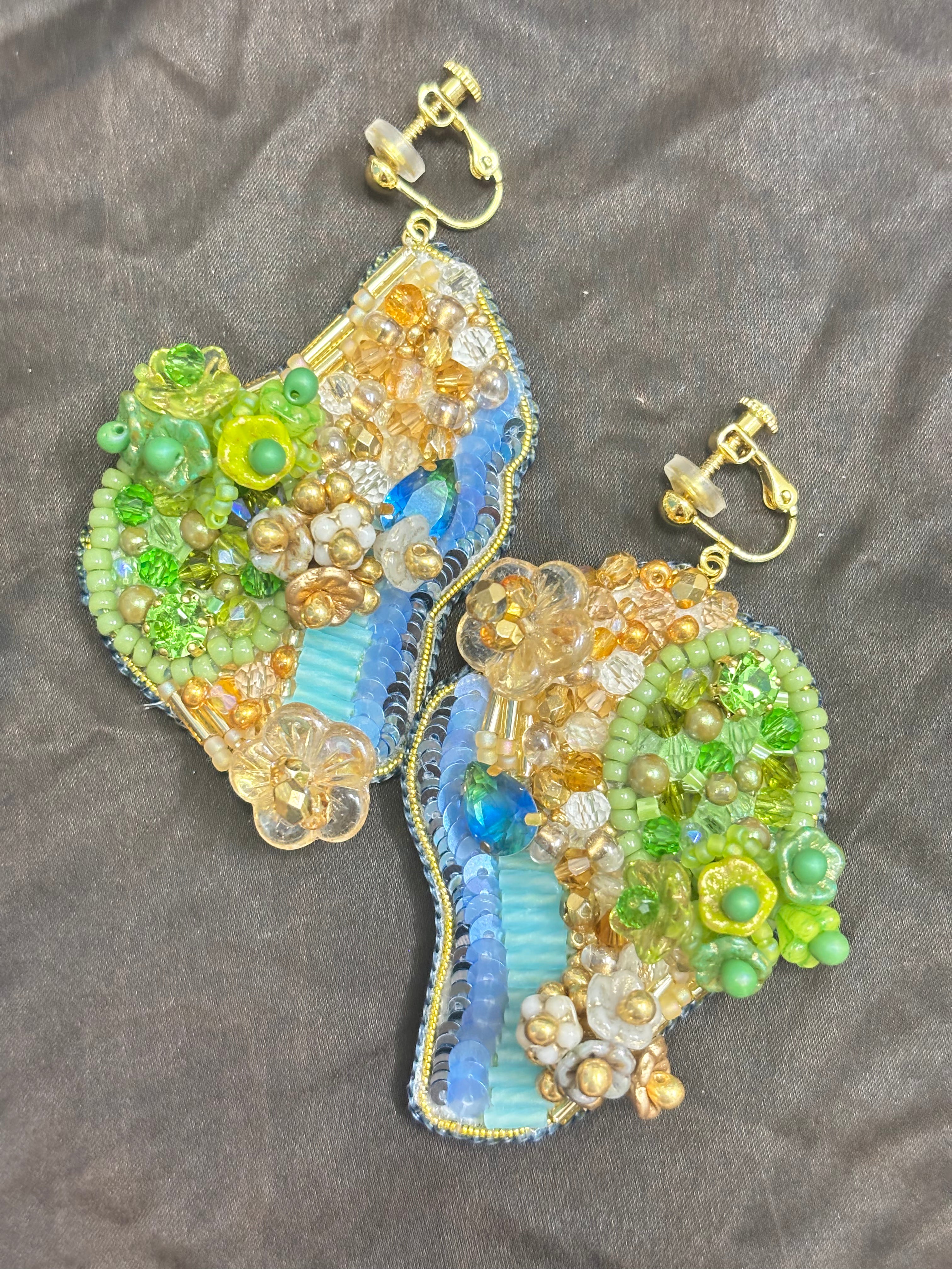 「Flower Bloom Island」Handmade Embroidered Earrings,Island-Shaped Beaded Earrings
