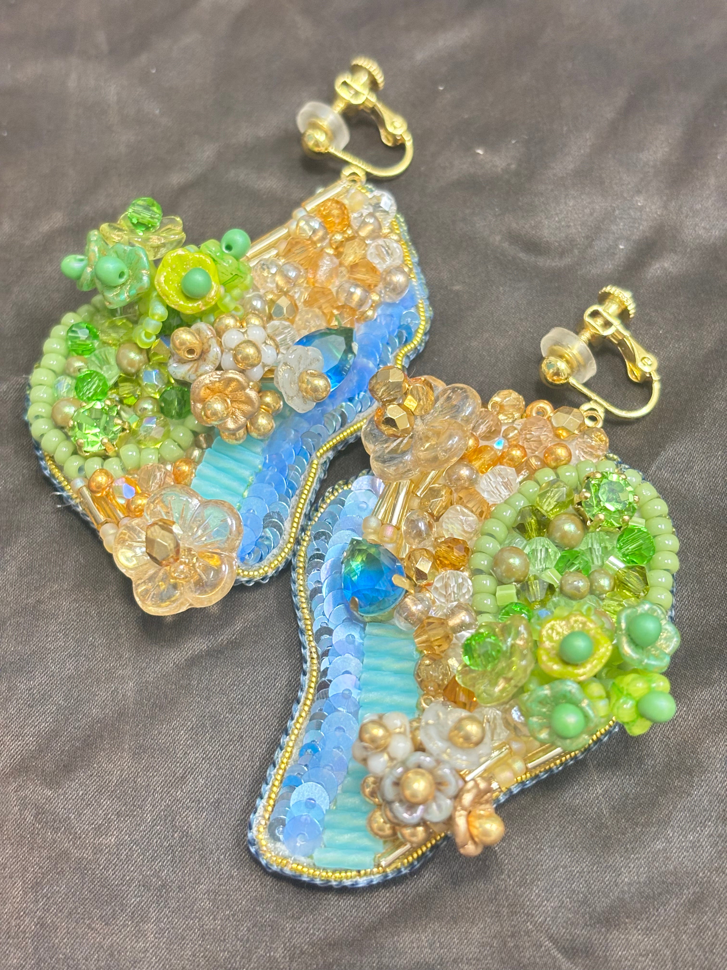 「Flower Bloom Island」Handmade Embroidered Earrings,Island-Shaped Beaded Earrings