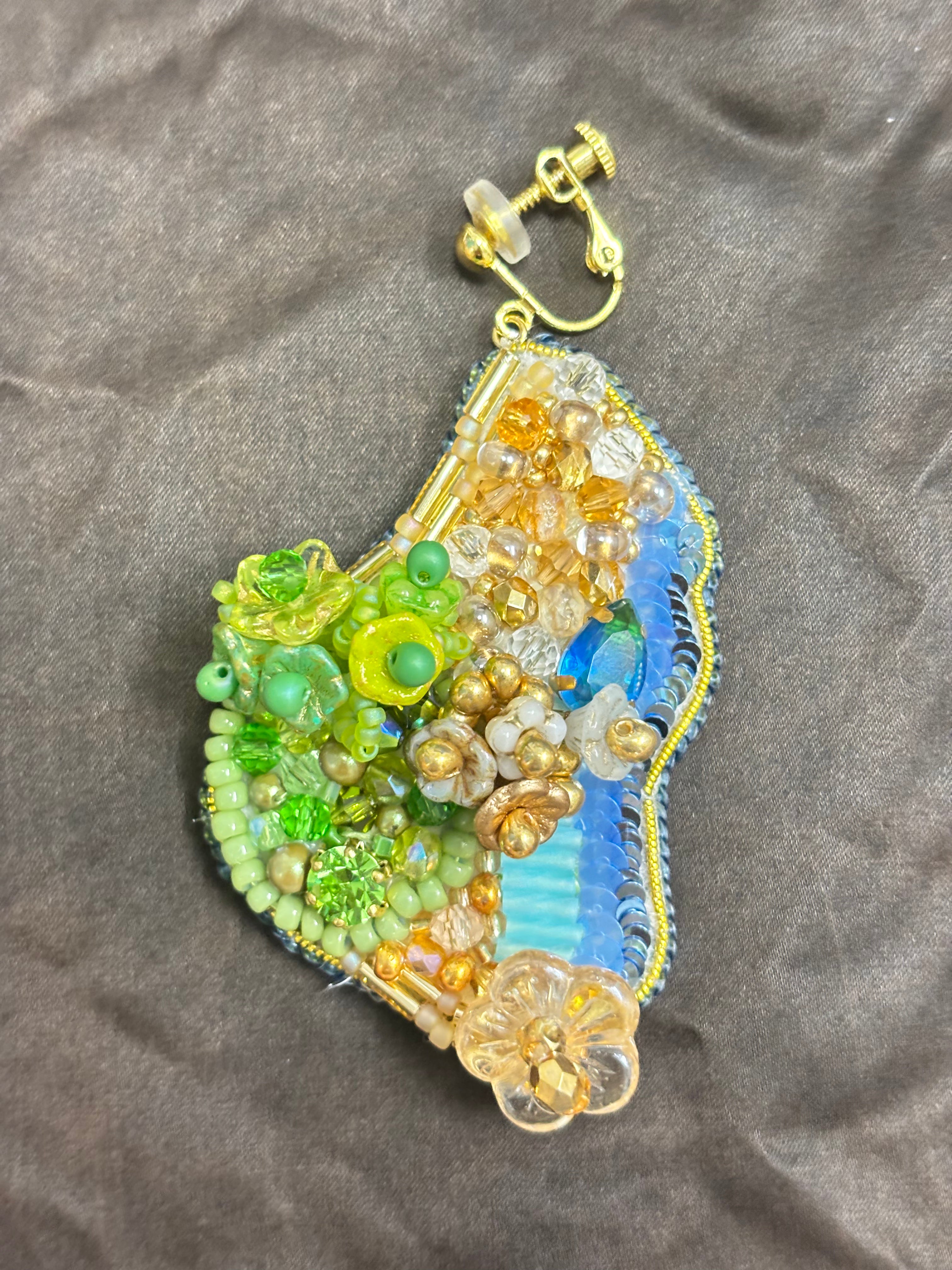 「Flower Bloom Island」Handmade Embroidered Earrings,Island-Shaped Beaded Earrings