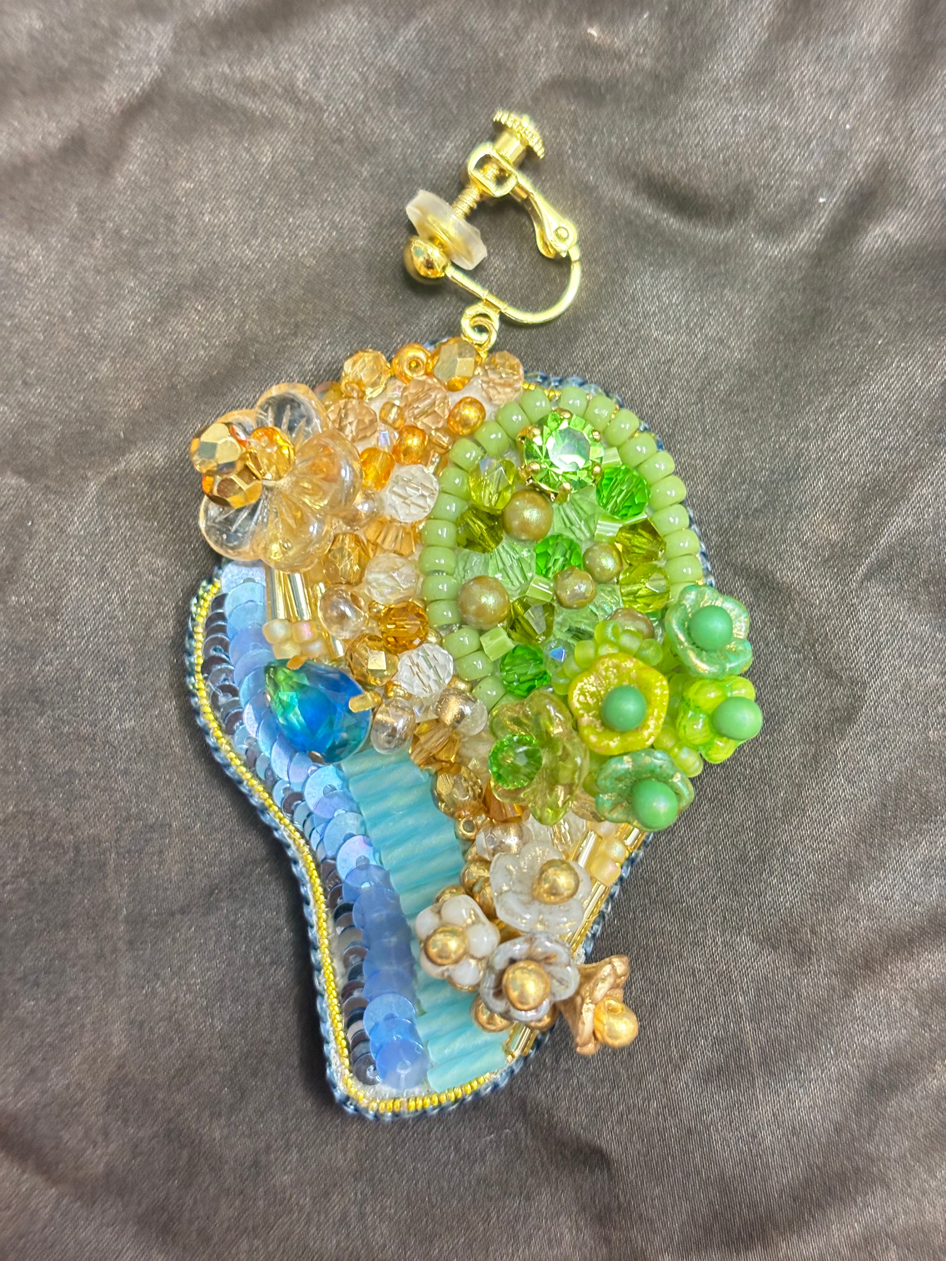 「Flower Bloom Island」Handmade Embroidered Earrings,Island-Shaped Beaded Earrings