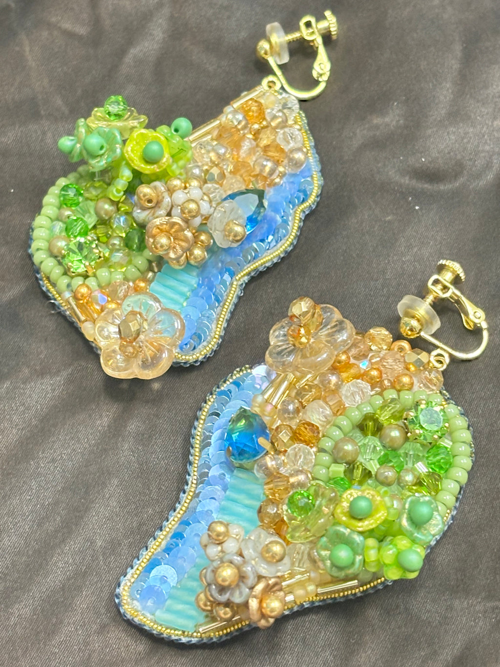 「Flower Bloom Island」Handmade Embroidered Earrings,Island-Shaped Beaded Earrings