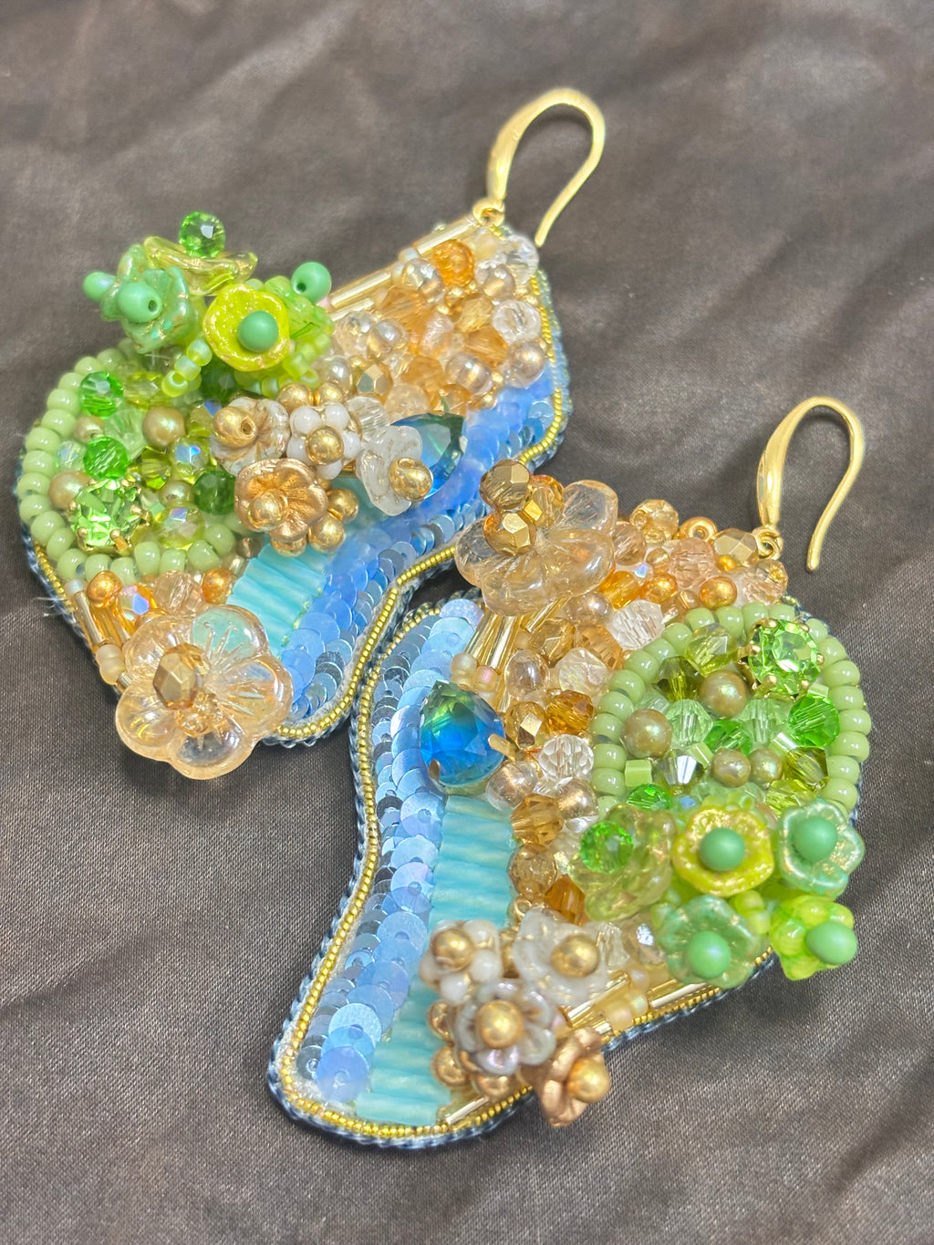 「Flower Bloom Island」Handmade Embroidered Earrings,Island-Shaped Beaded Earrings