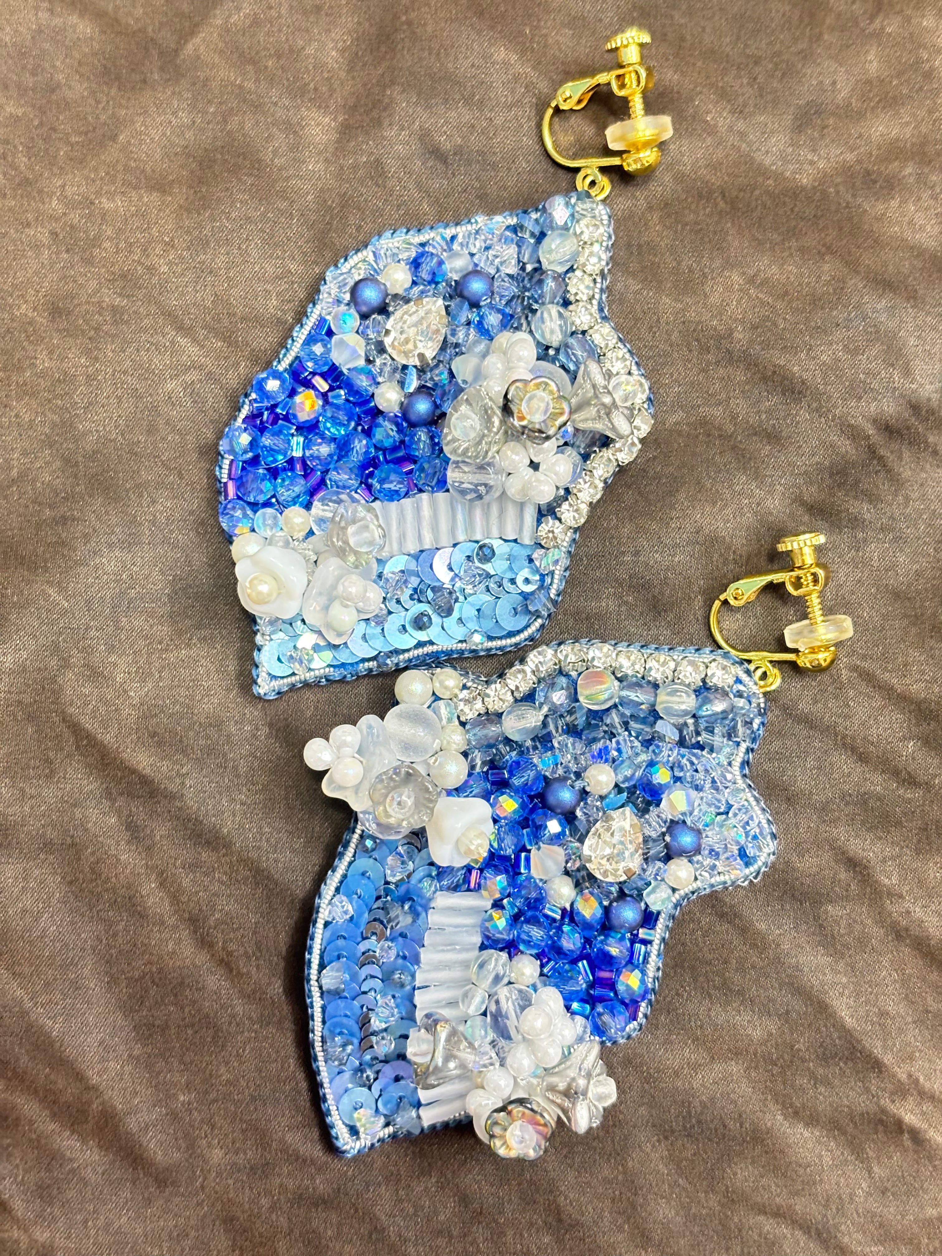 「Flower Bloom Island」Handmade Embroidered Earrings,Island-Shaped Beaded Earrings