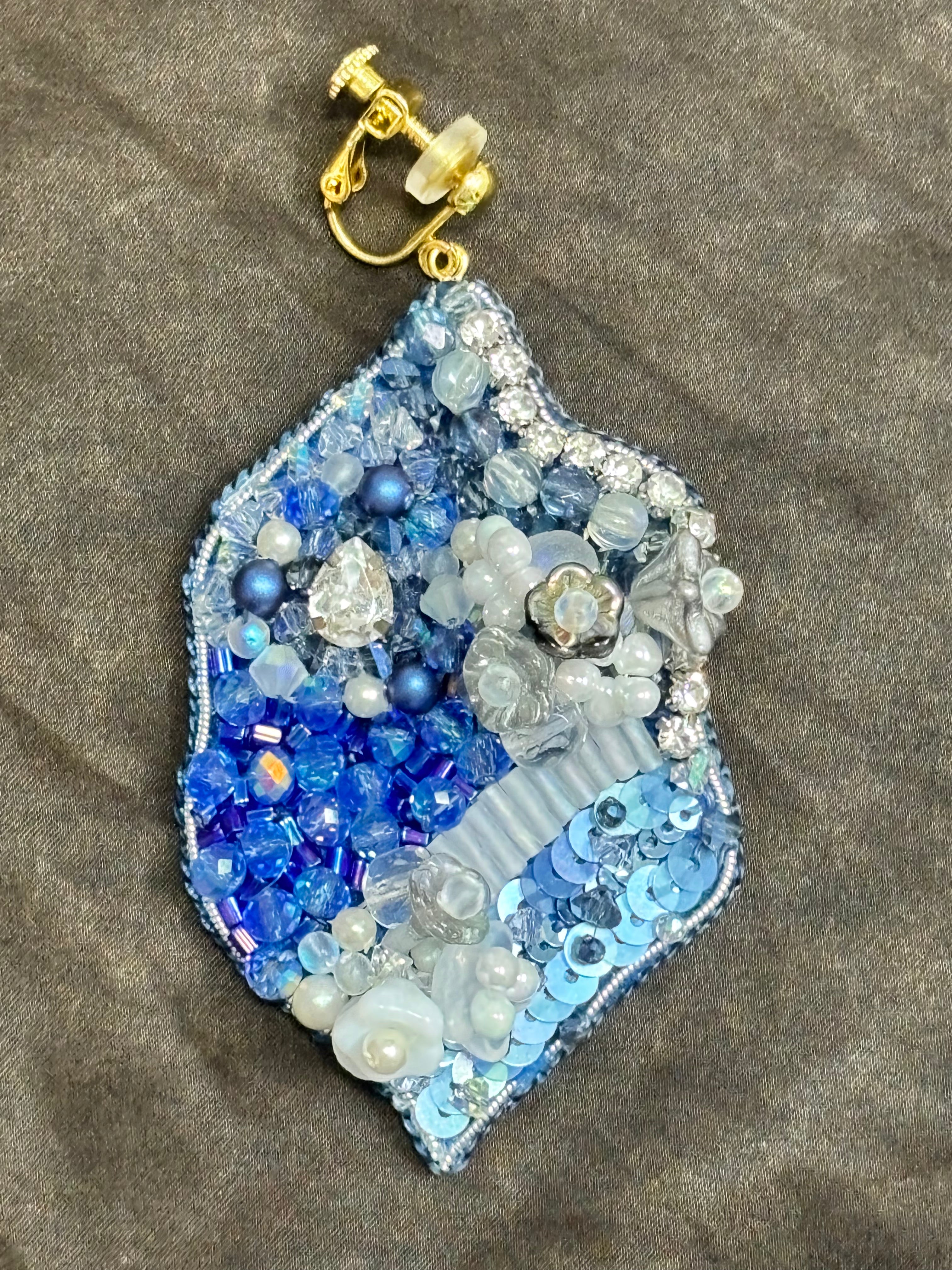 「Flower Bloom Island」Handmade Embroidered Earrings,Island-Shaped Beaded Earrings