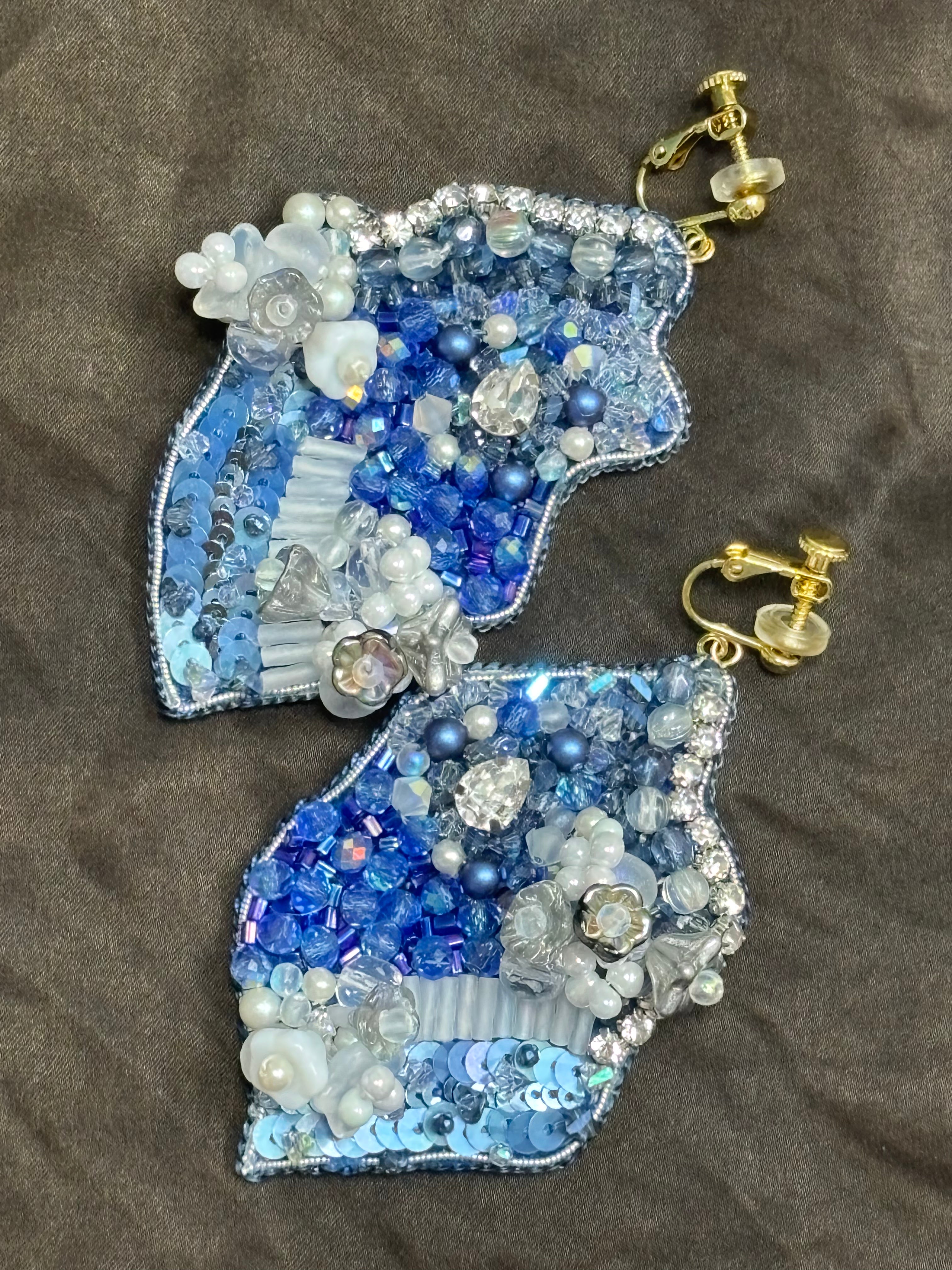 「Flower Bloom Island」Handmade Embroidered Earrings,Island-Shaped Beaded Earrings