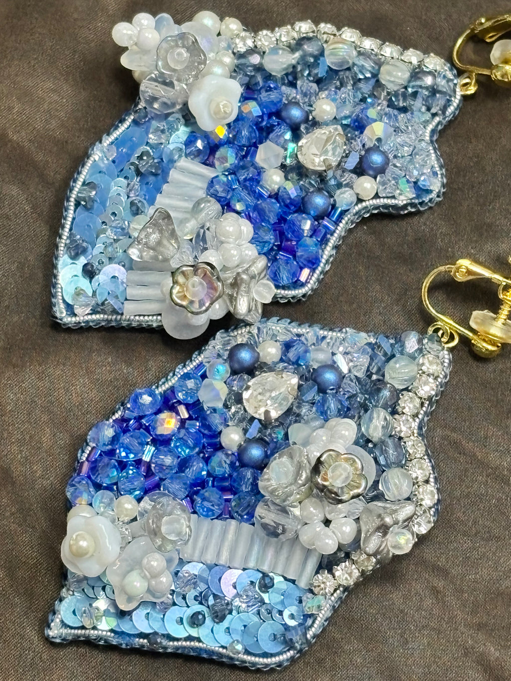 「Flower Bloom Island」Handmade Embroidered Earrings,Island-Shaped Beaded Earrings