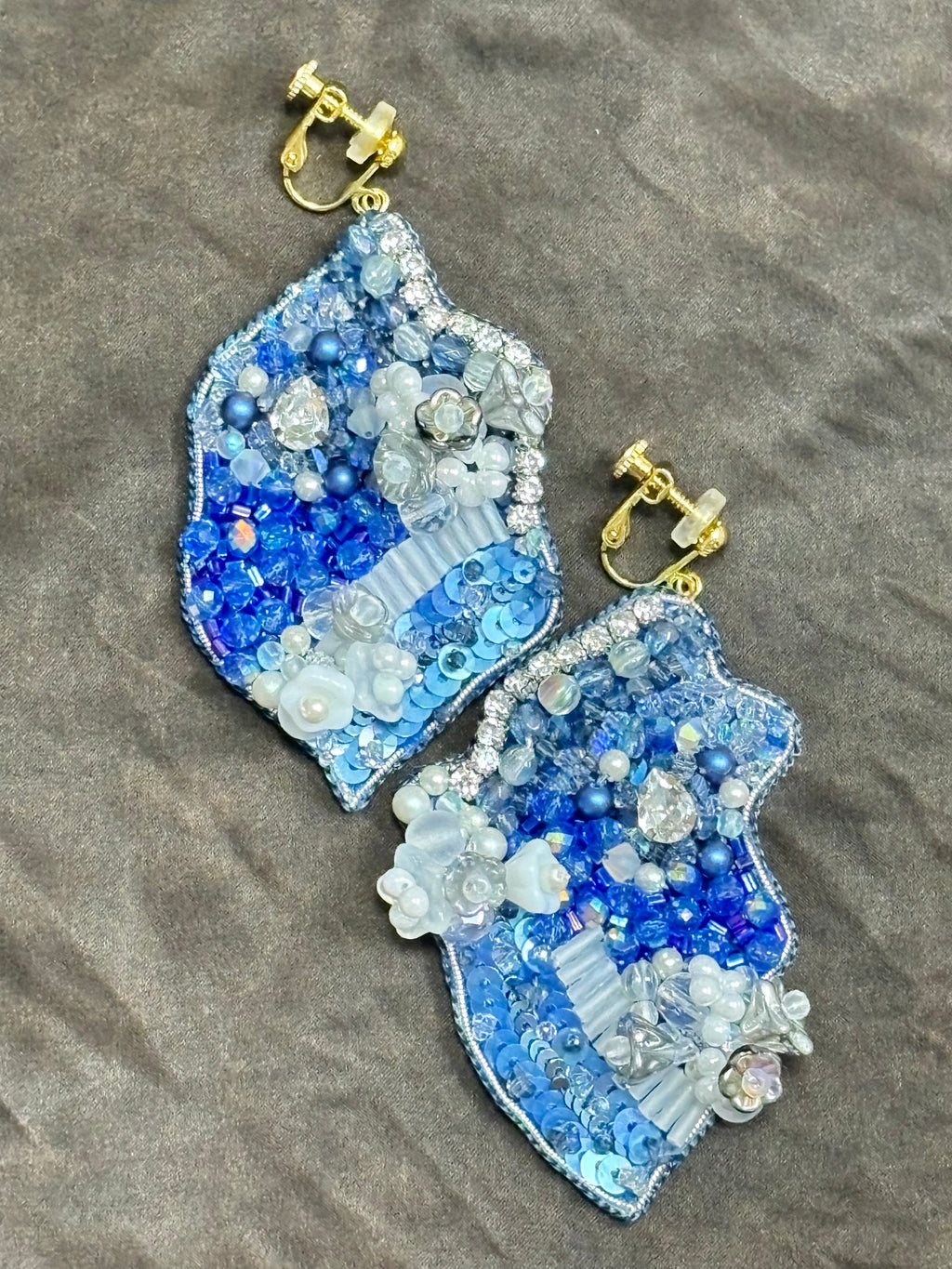 「Flower Bloom Island」Handmade Embroidered Earrings,Island-Shaped Beaded Earrings