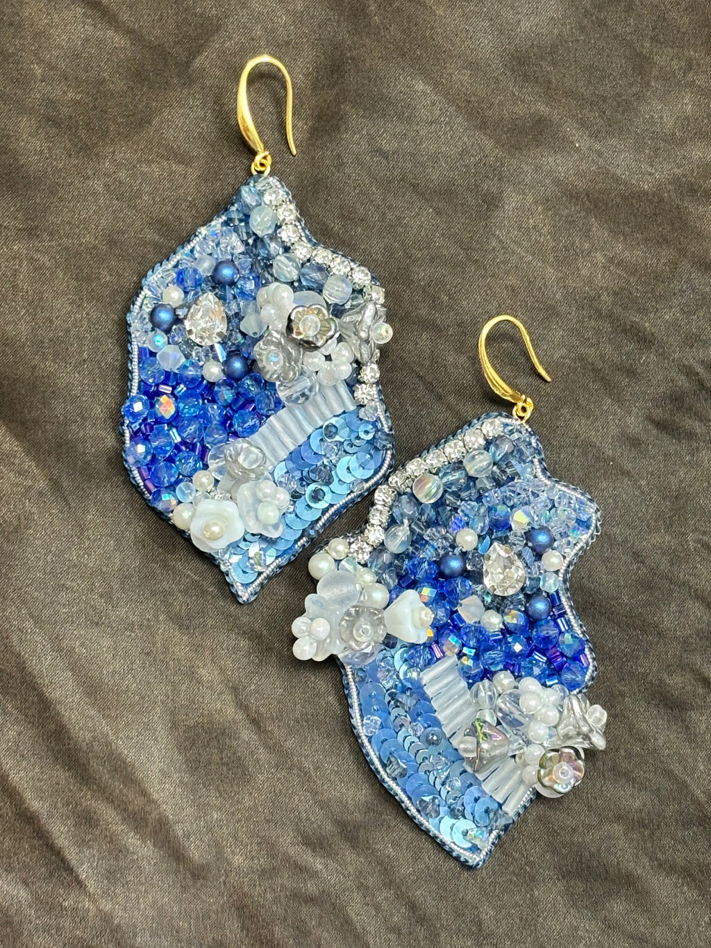 「Flower Bloom Island」Handmade Embroidered Earrings,Island-Shaped Beaded Earrings